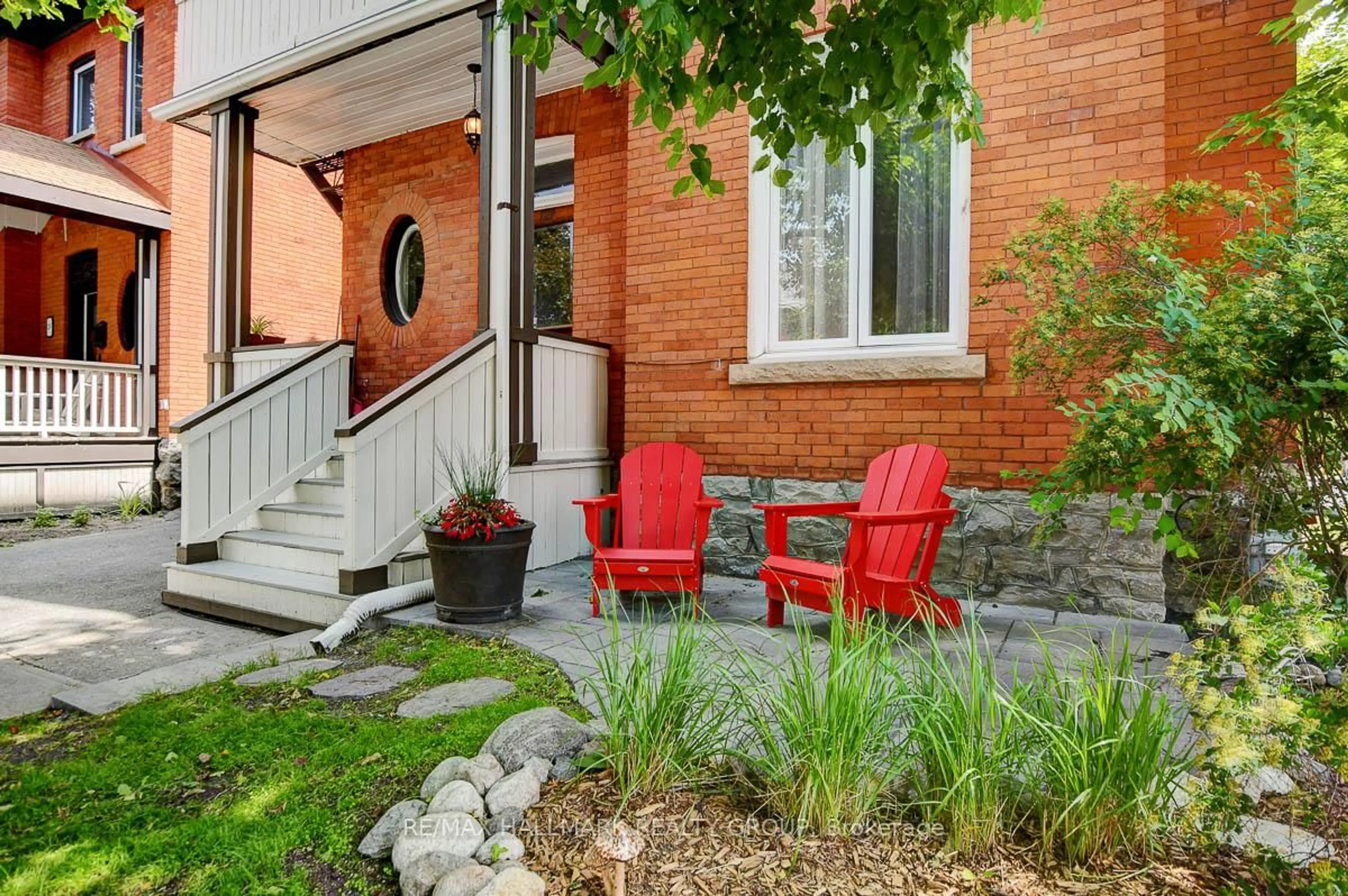 Patio, street for 120 Strathcona Ave, Ottawa Ontario K1S 1X6