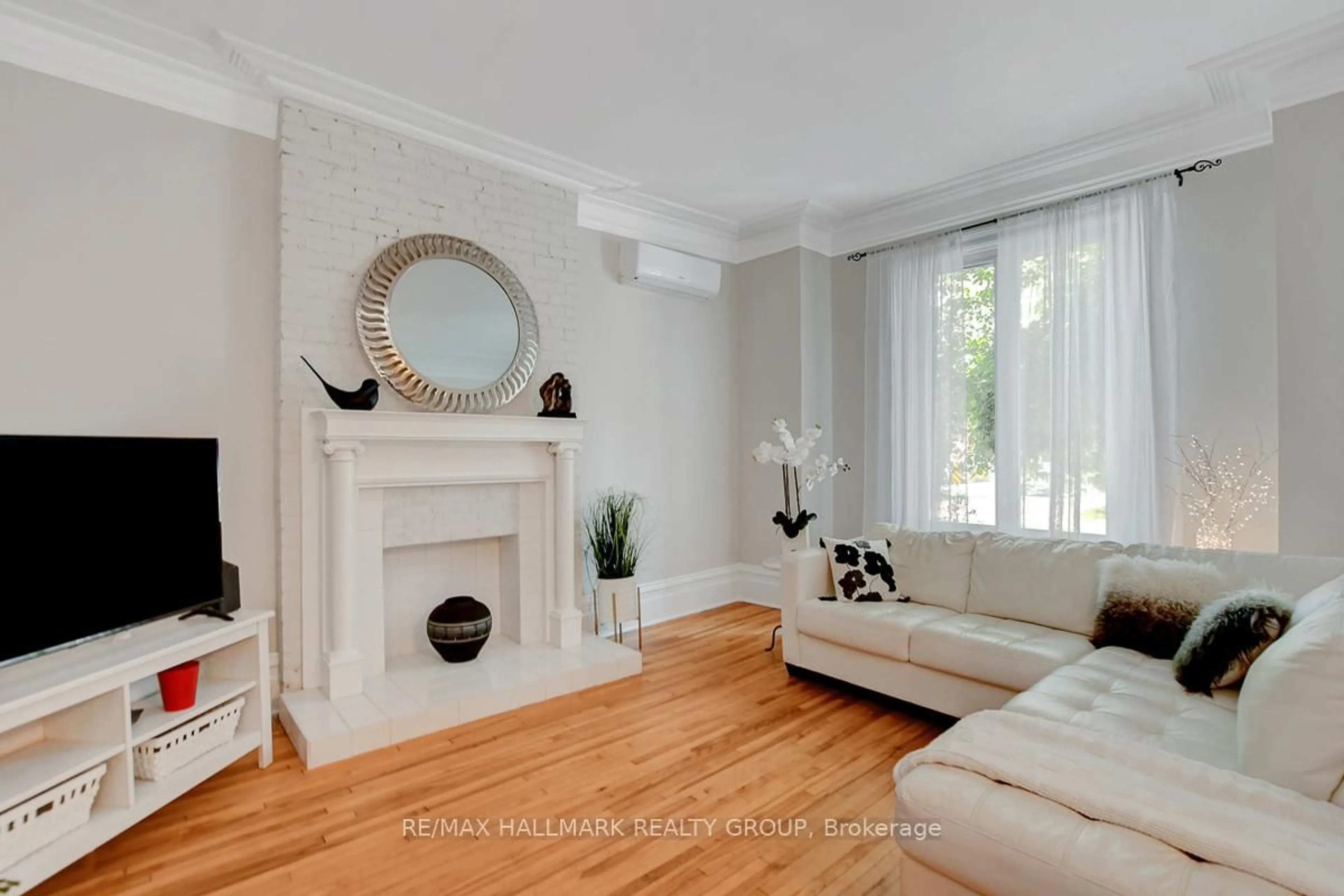 Living room with furniture, wood/laminate floor for 120 Strathcona Ave, Ottawa Ontario K1S 1X6