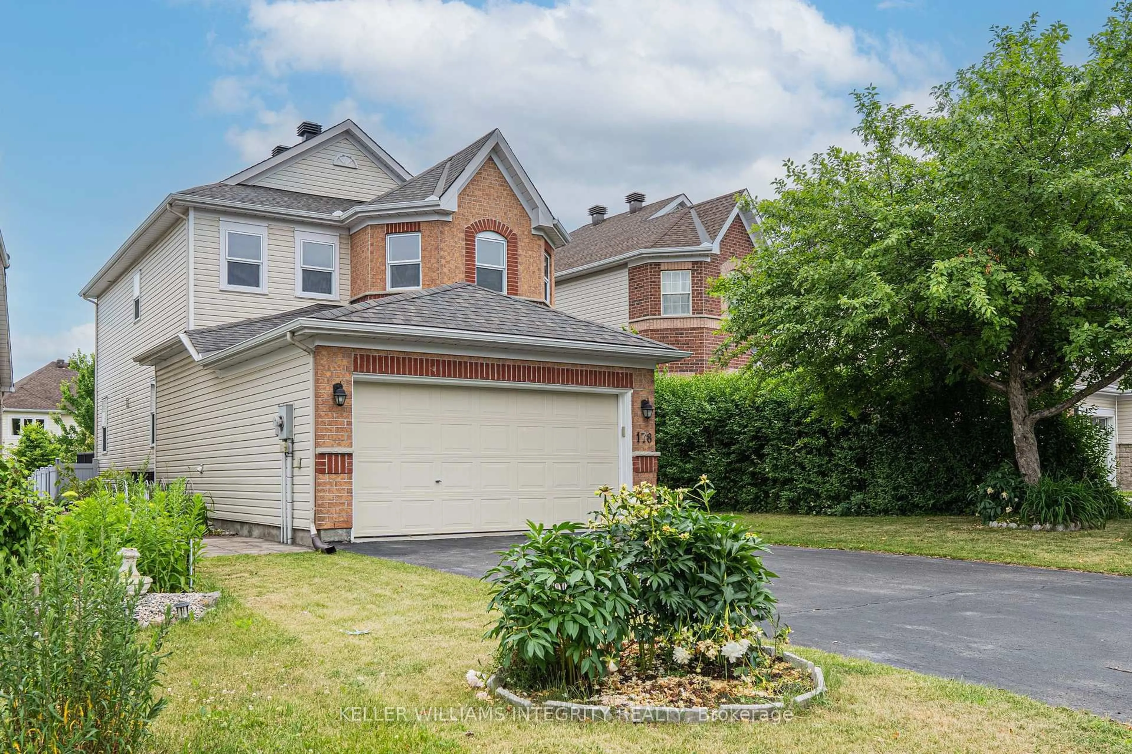A pic from outside/outdoor area/front of a property/back of a property/a pic from drone, street for 178 INSMILL Cres, Kanata Ontario K2T 1G3