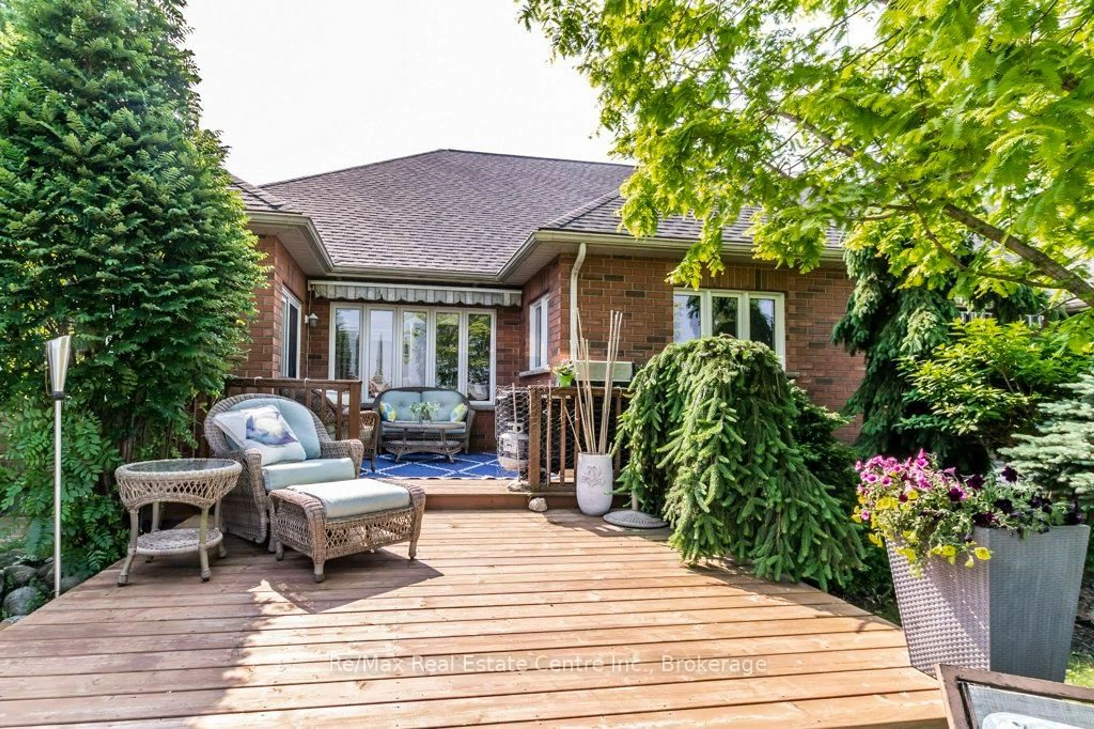 Patio, unknown for 747 Garden Court Cres, Woodstock Ontario N4T 0A3