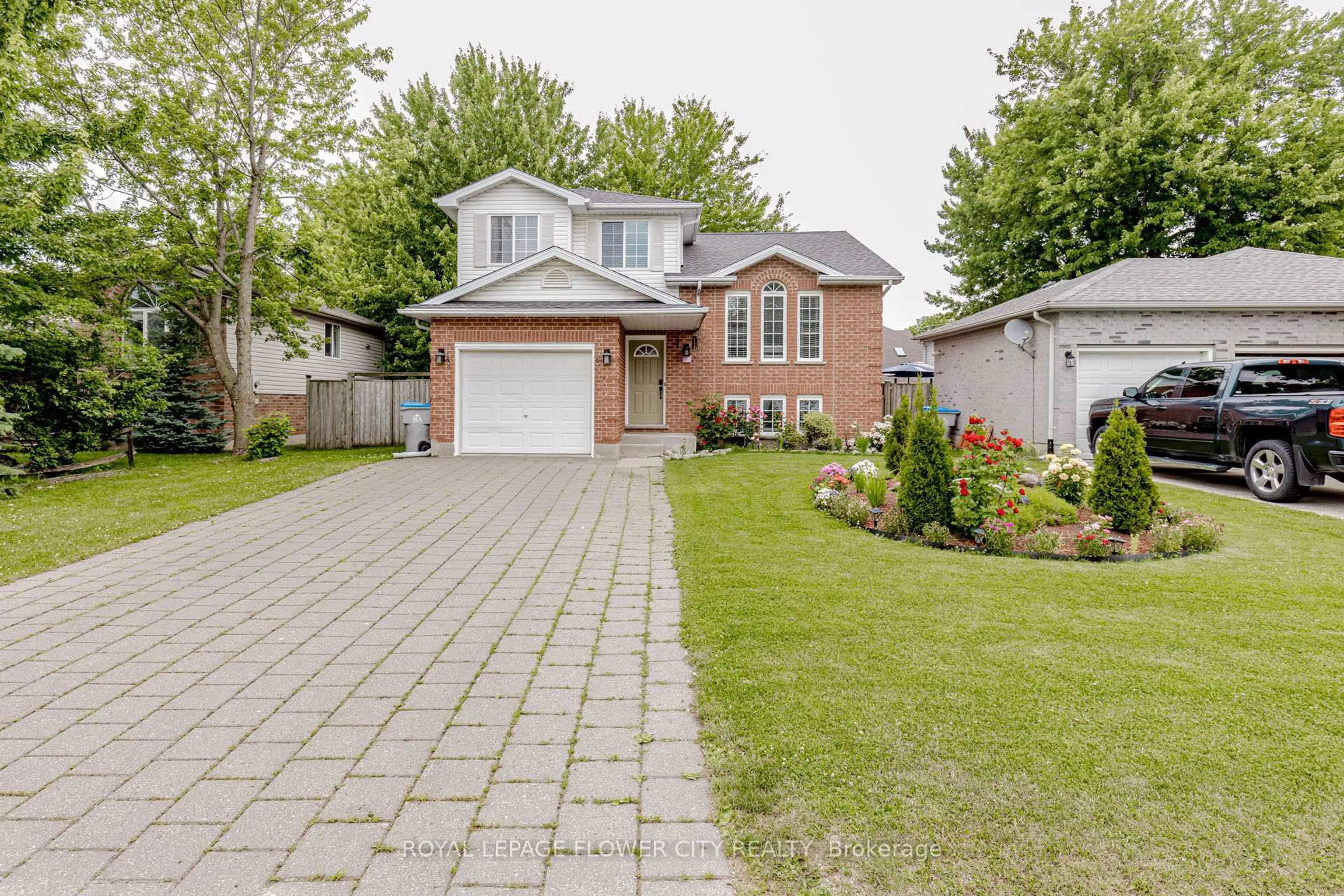 Home with brick exterior material, street for 146 KENT St, Lucan Biddulph Ontario N0M 2J0