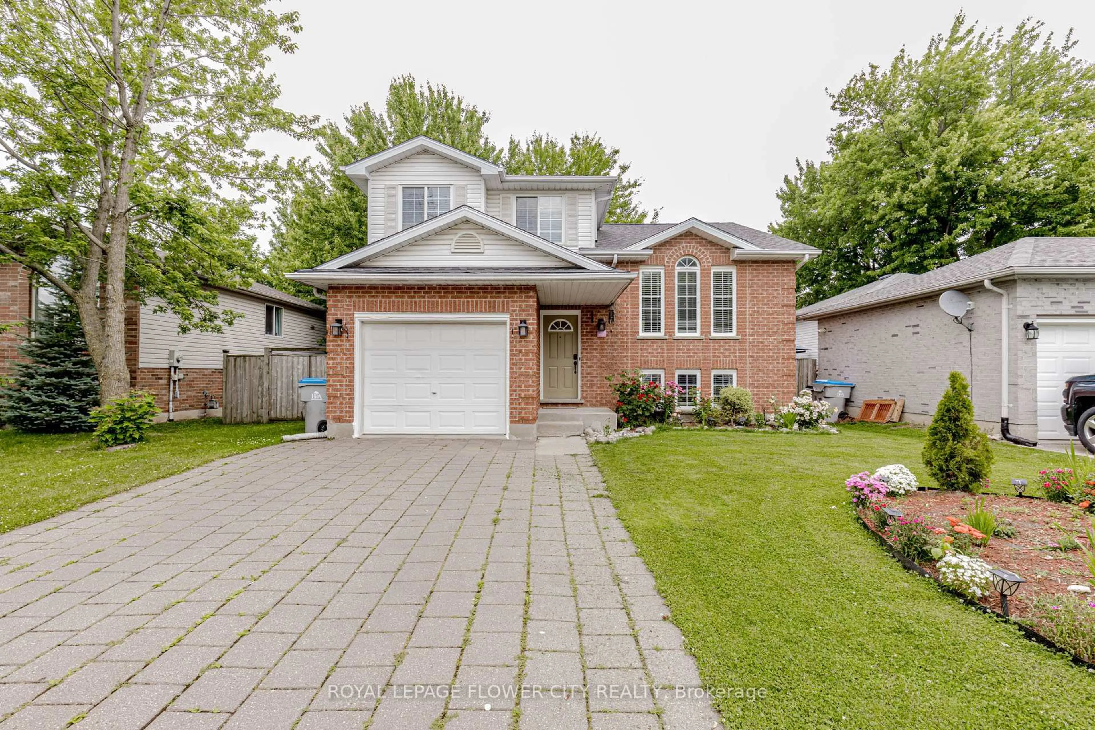 Home with brick exterior material, street for 146 KENT St, Lucan Biddulph Ontario N0M 2J0