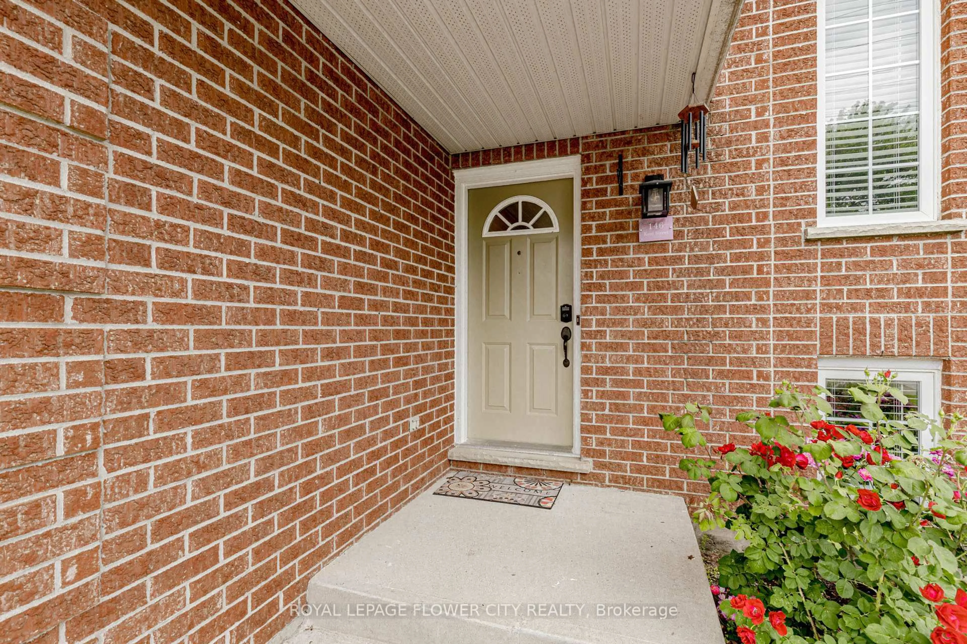 Indoor entryway for 146 KENT St, Lucan Biddulph Ontario N0M 2J0