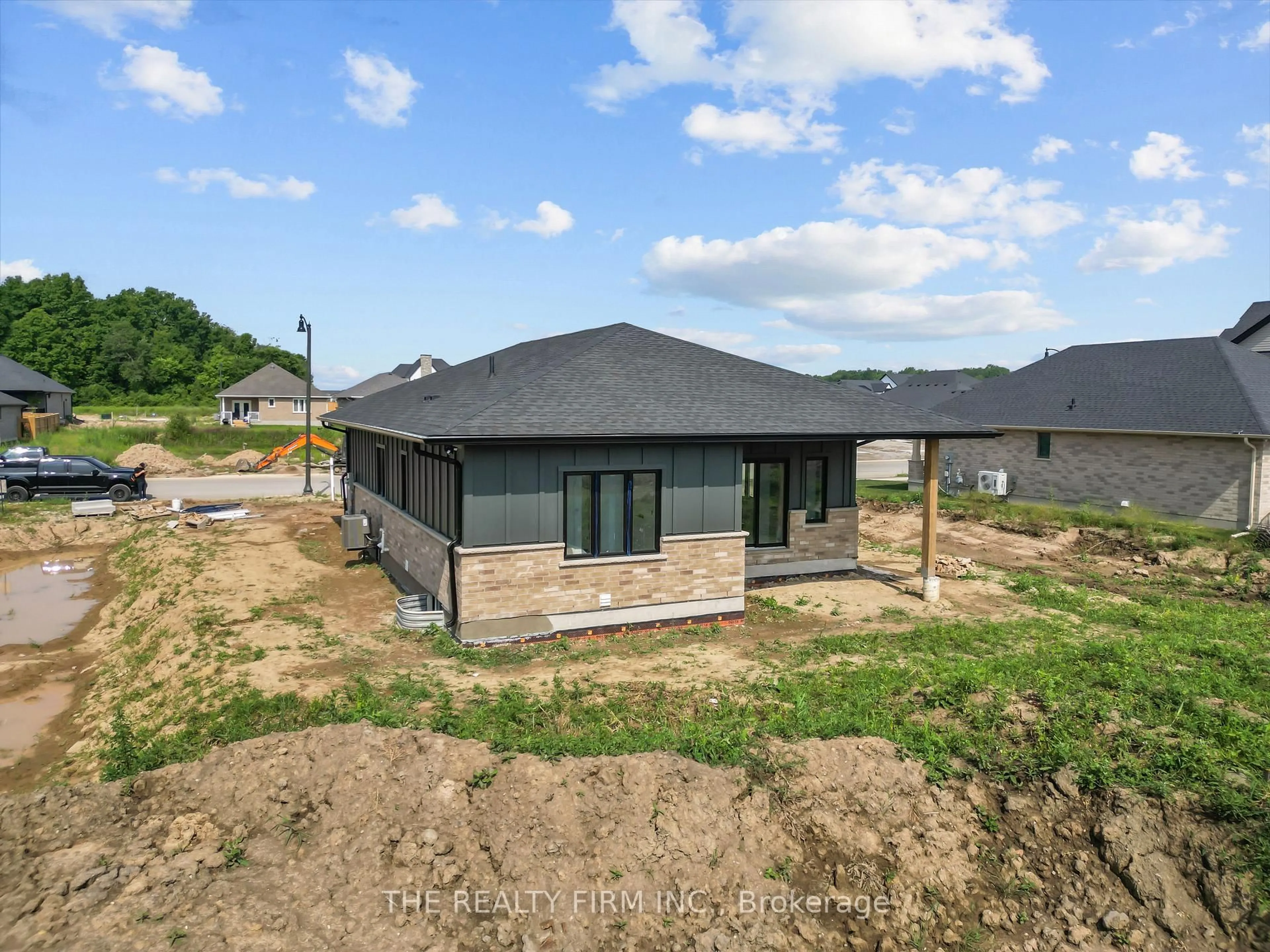 A pic from outside/outdoor area/front of a property/back of a property/a pic from drone, building for 173 Renaissance Dr, St. Thomas Ontario N5R 0P1