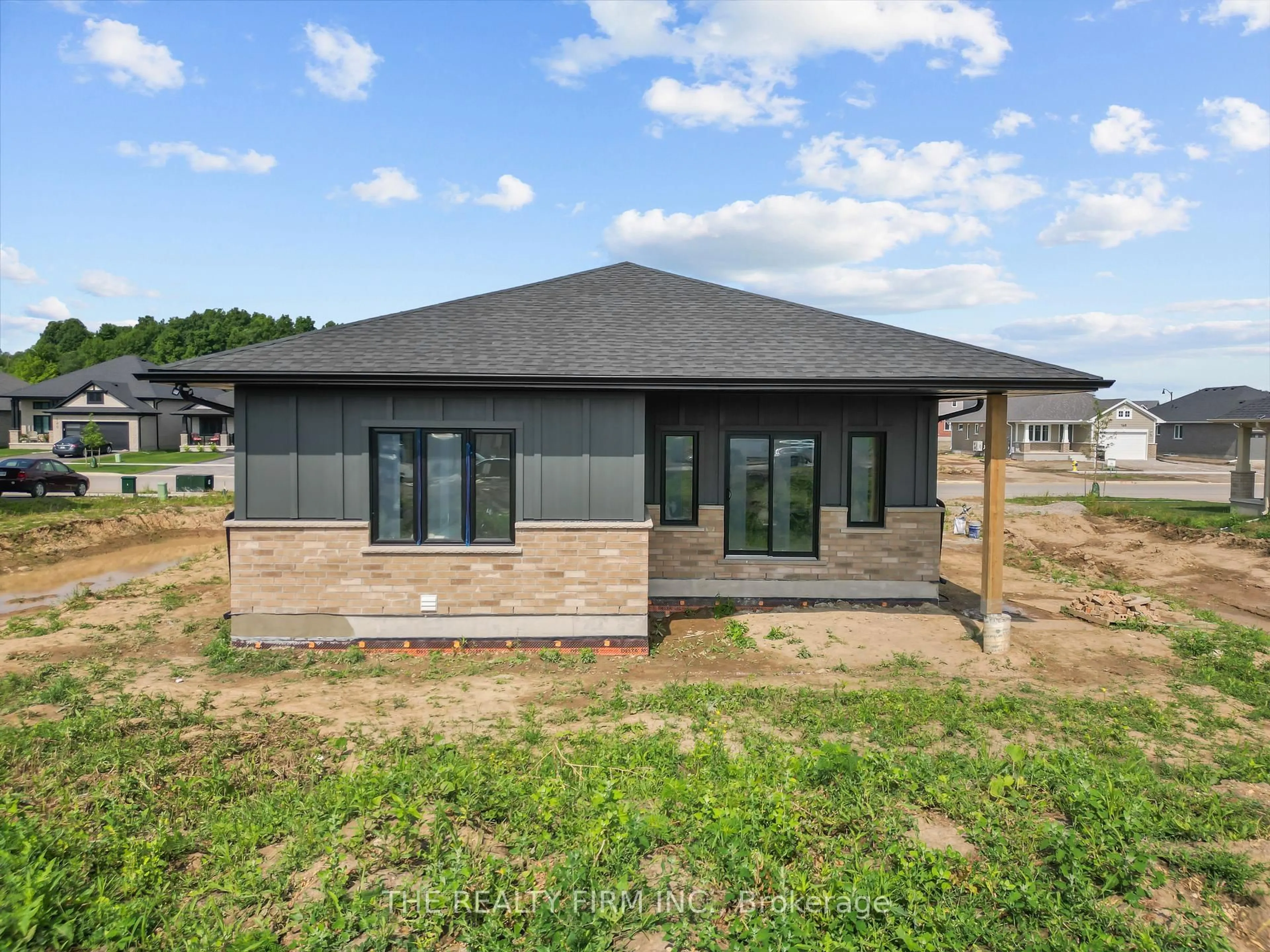 Home with brick exterior material, building for 173 Renaissance Dr, St. Thomas Ontario N5R 0P1