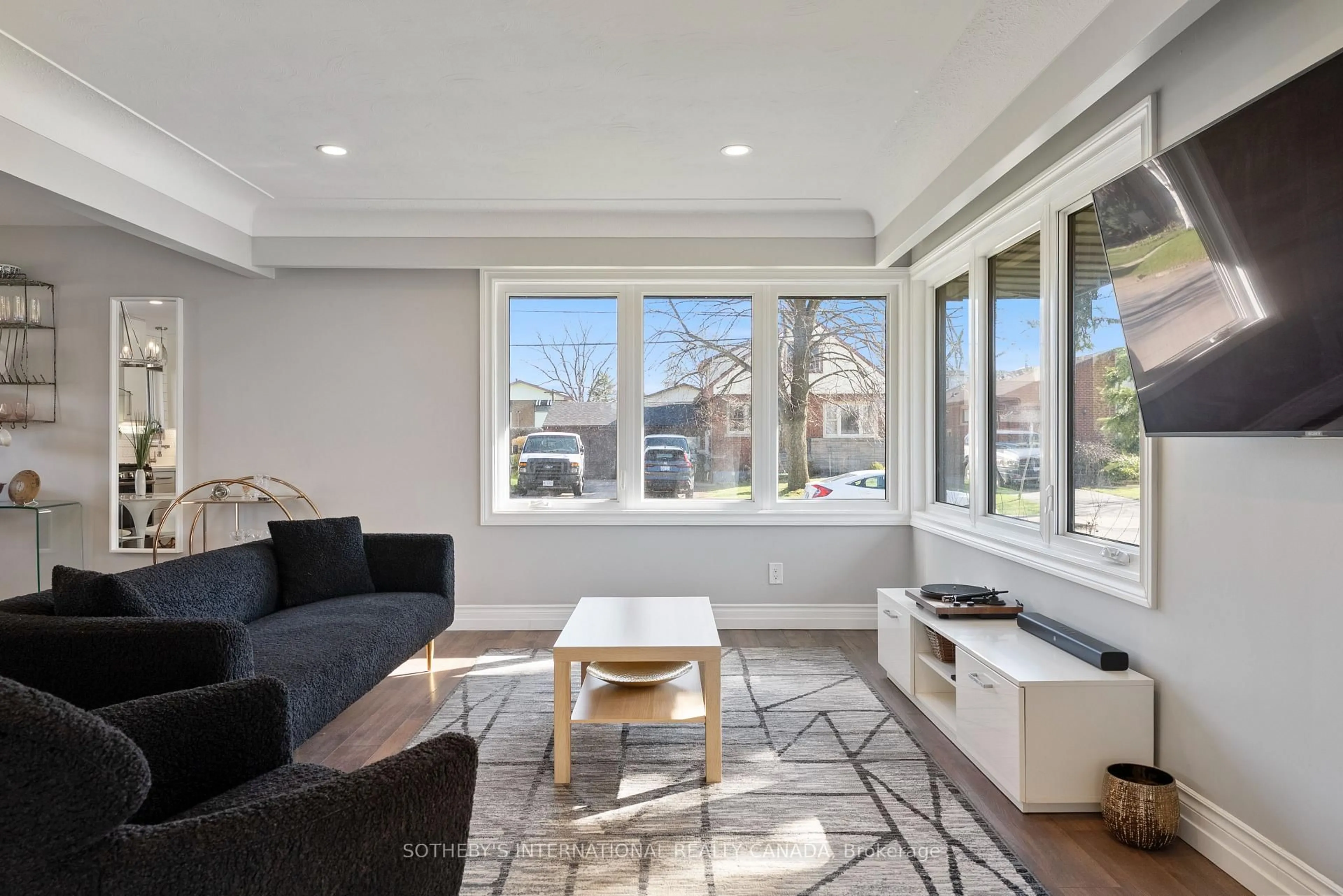 Living room with furniture, unknown for 99 Pleasant Ave, Hamilton Ontario L9C 4M9