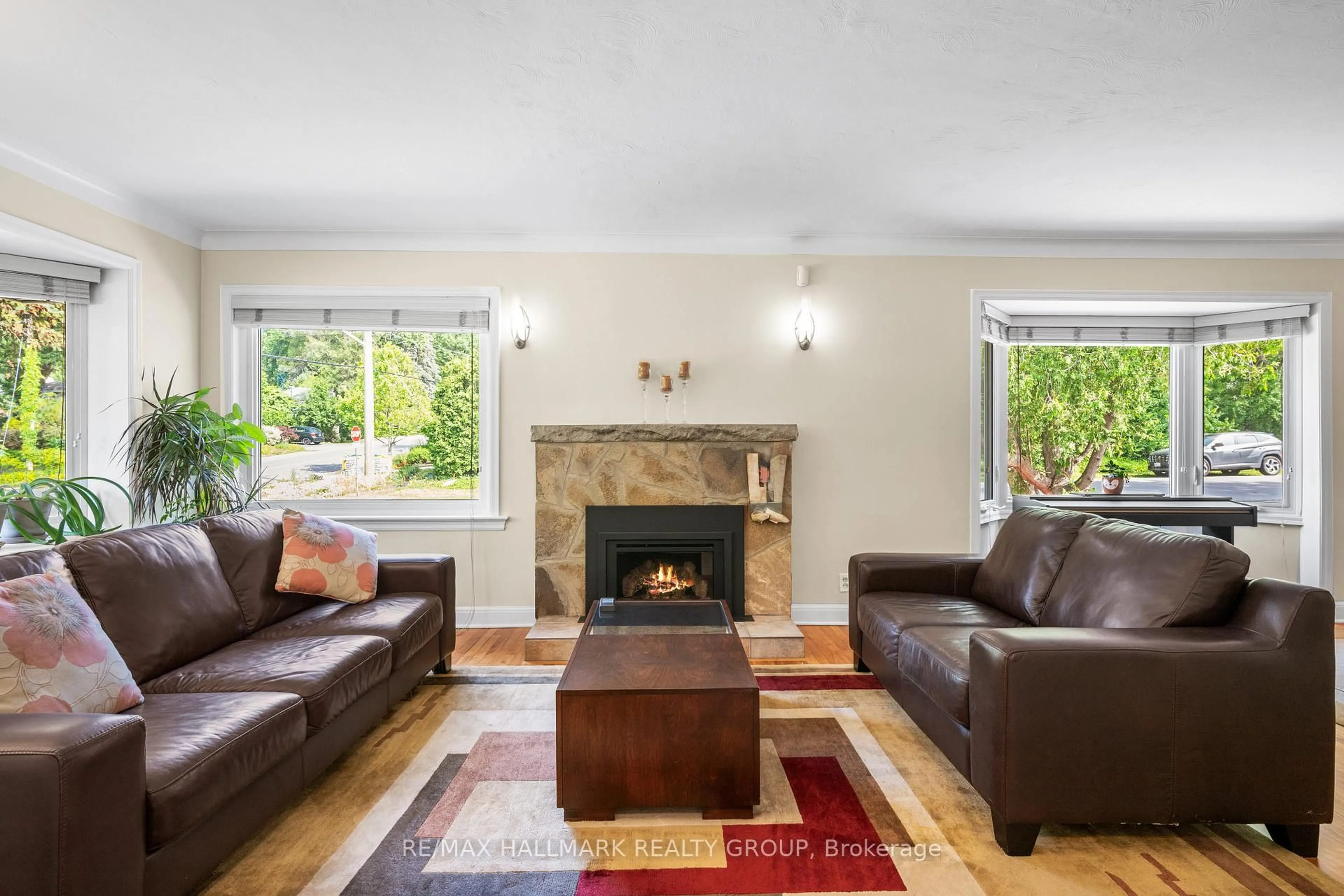 Living room with furniture, unknown for 15 Crownhill St, Ottawa Ontario K1J 7K3