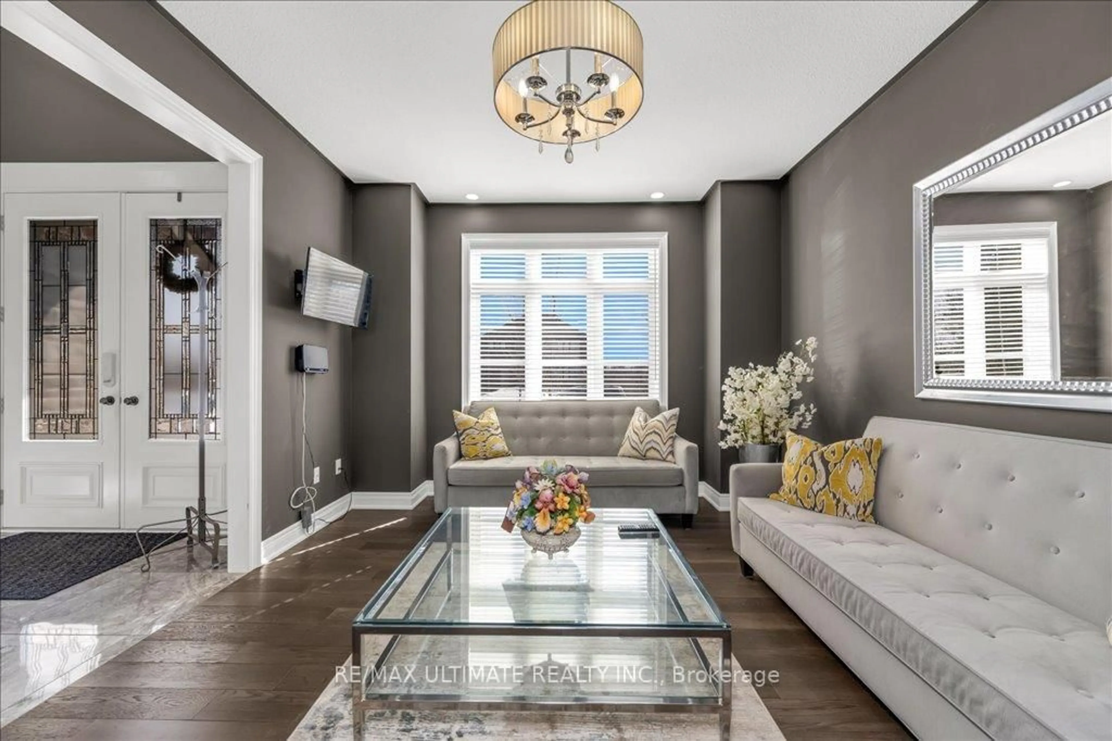 Living room with furniture, unknown for 255 Colbeck Dr, Welland Ontario L3C 0B4
