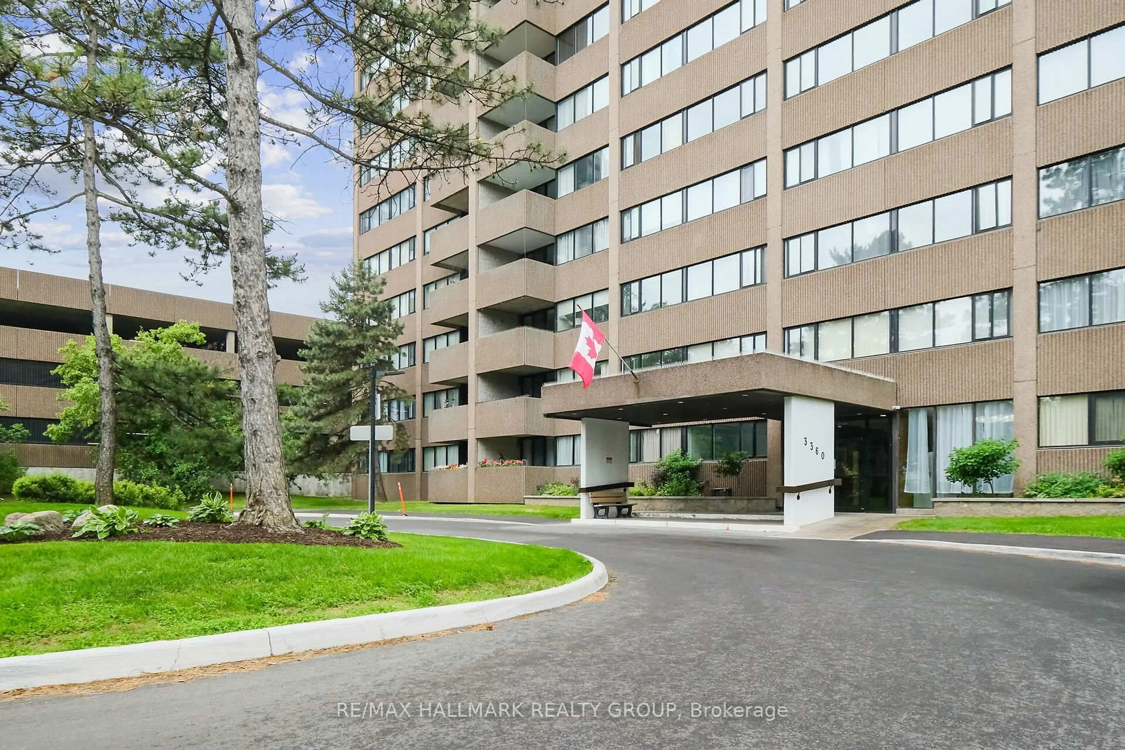 Indoor foyer for 3360 Southgate Rd #1605, Ottawa Ontario K1V 9A6