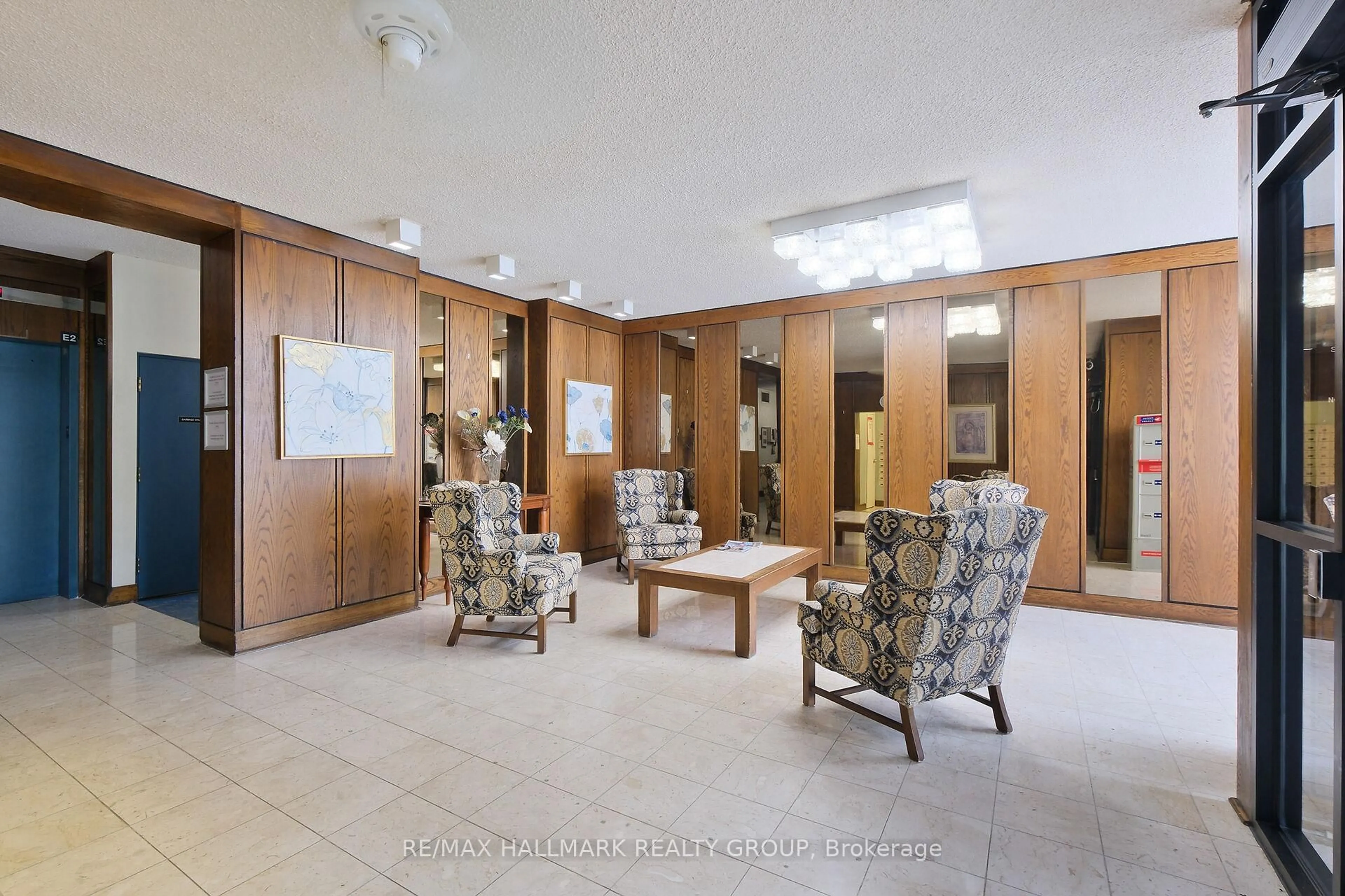 Lobby for 3360 Southgate Rd #1605, Ottawa Ontario K1V 9A6