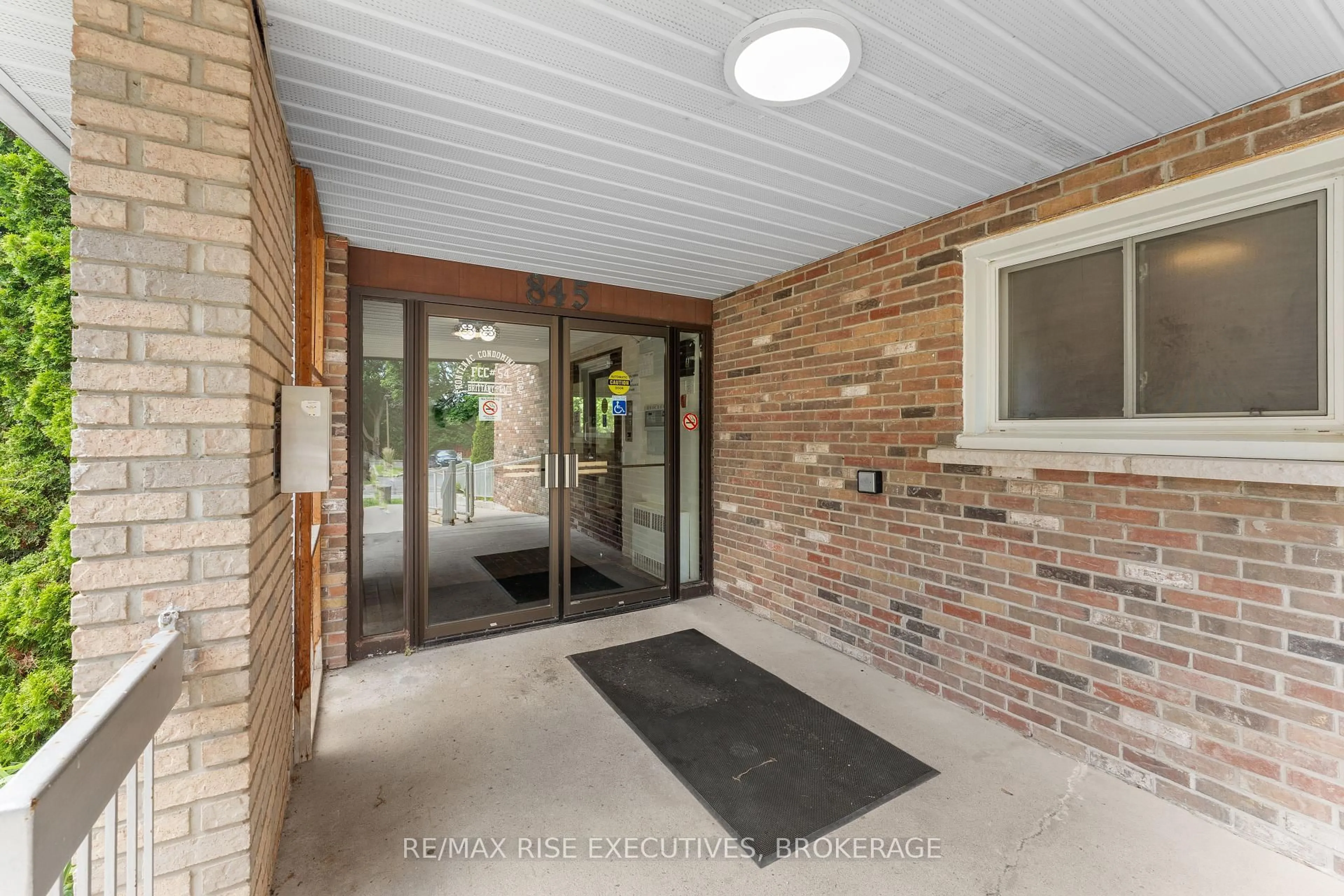 Indoor entryway for 845 Milford Dr #201, Kingston Ontario K7P 1A7