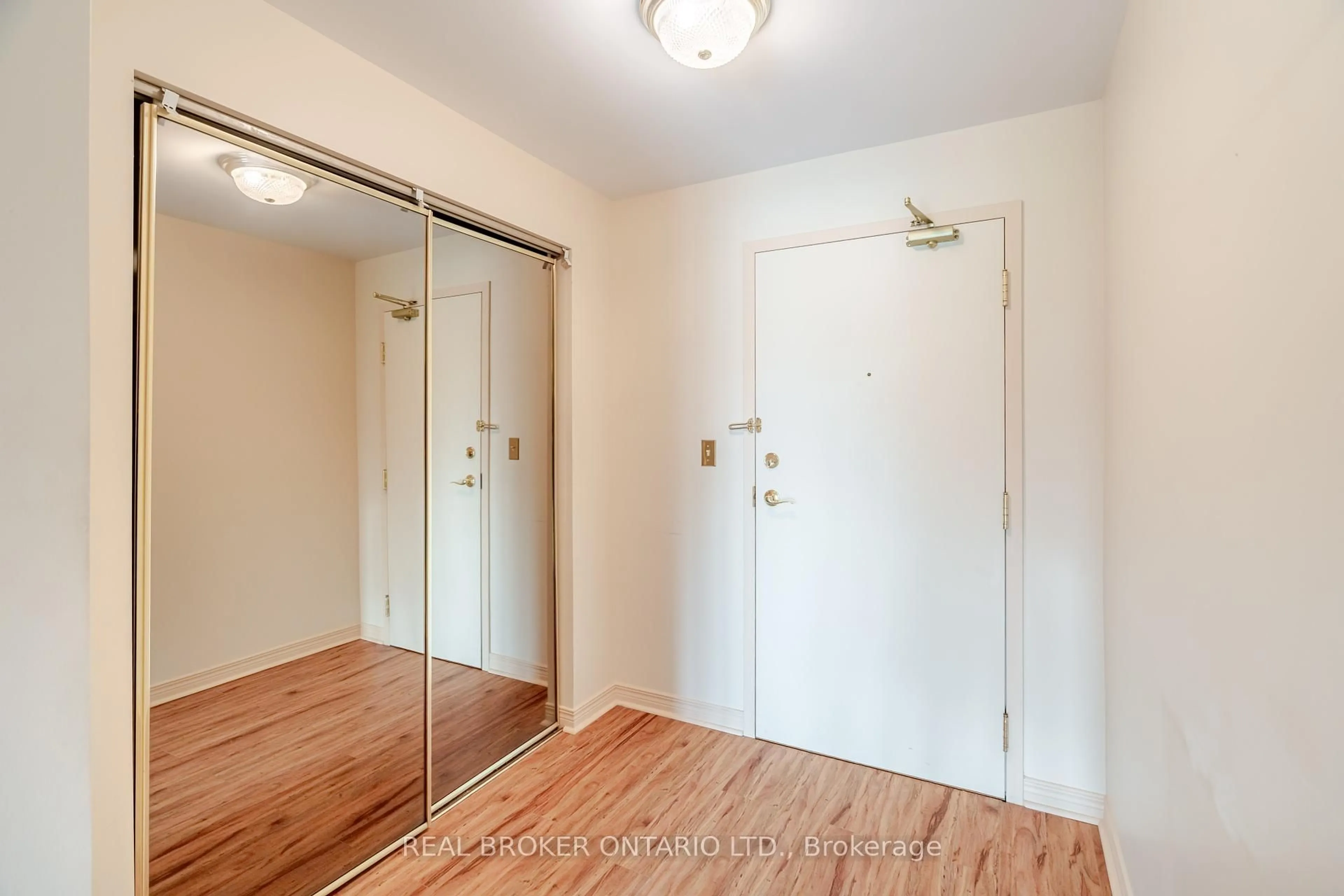 Indoor entryway for 23 Rogers Rd #202, Perth Ontario K7H 1P2