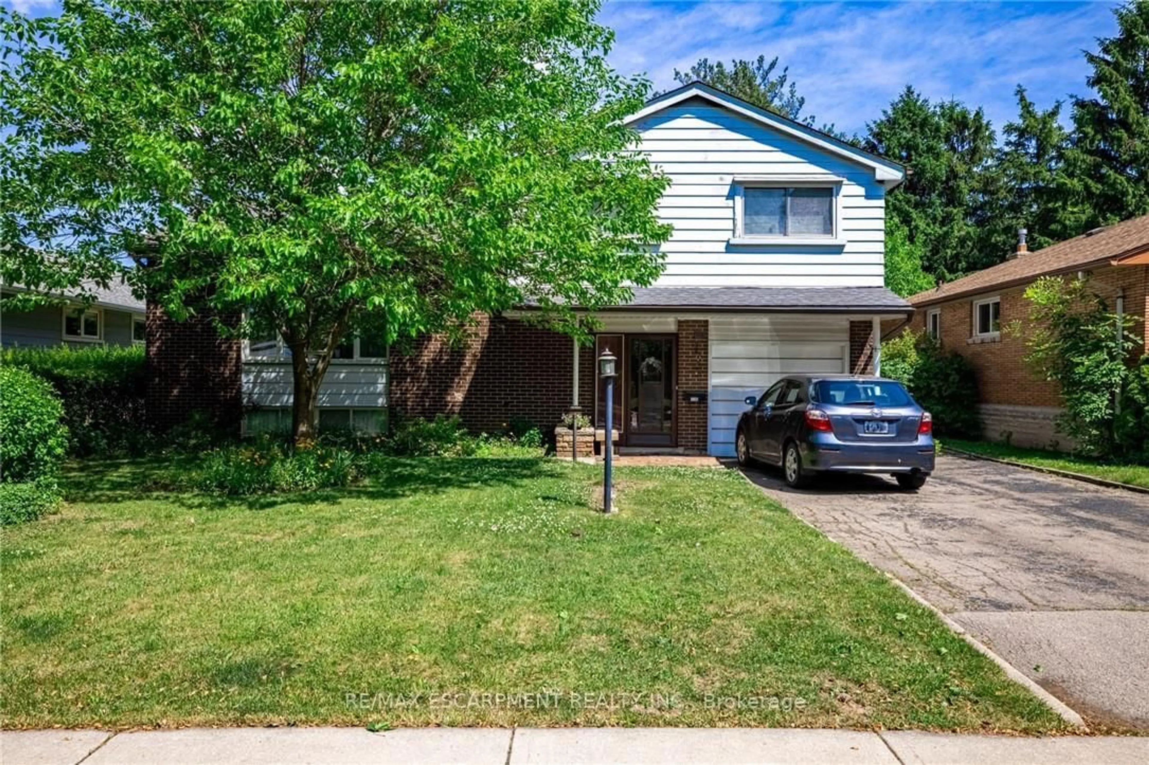 Home with brick exterior material, street for 176 Laurier Ave, Hamilton Ontario L9C 3S6