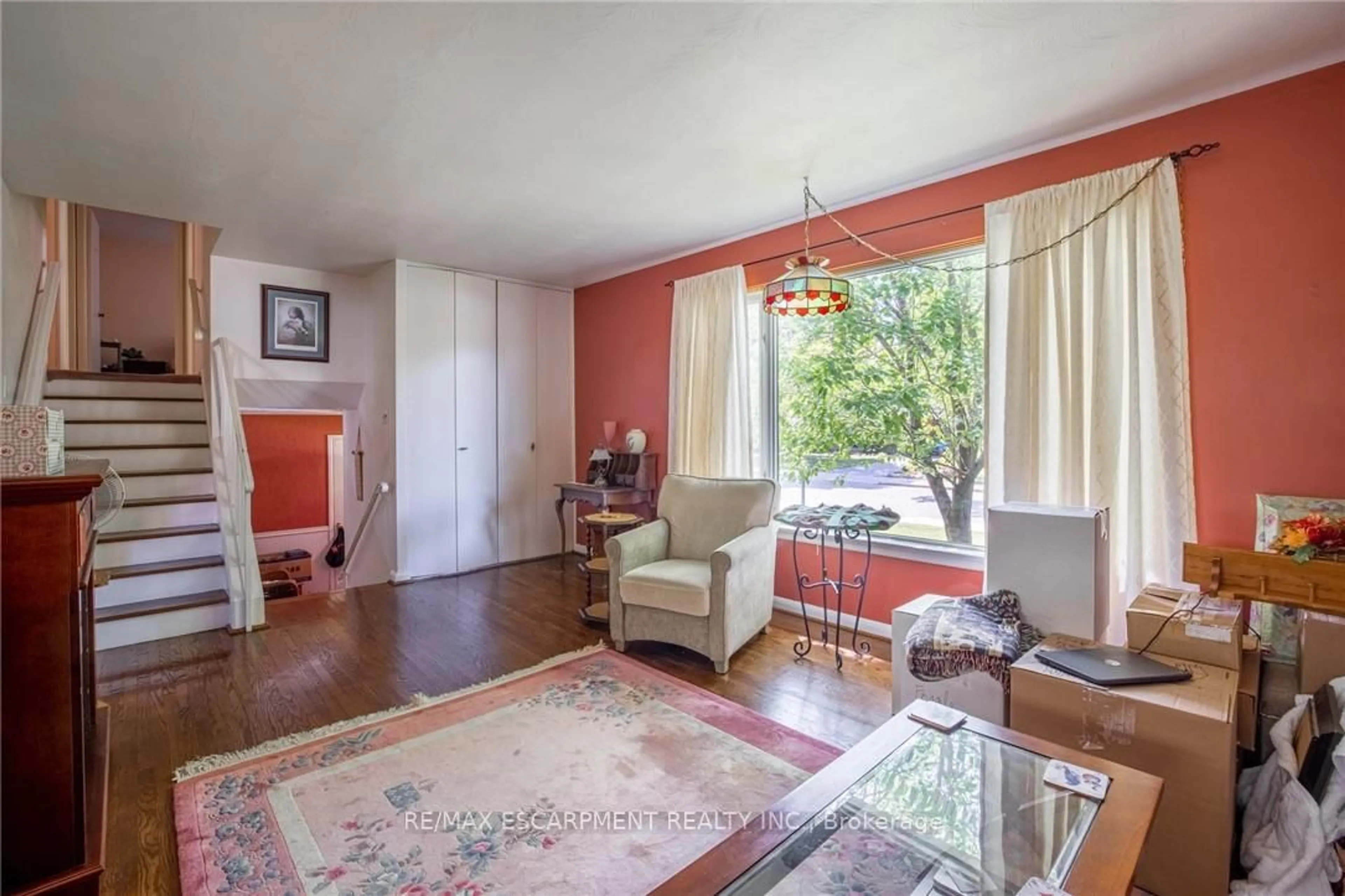 Living room with furniture, unknown for 176 Laurier Ave, Hamilton Ontario L9C 3S6