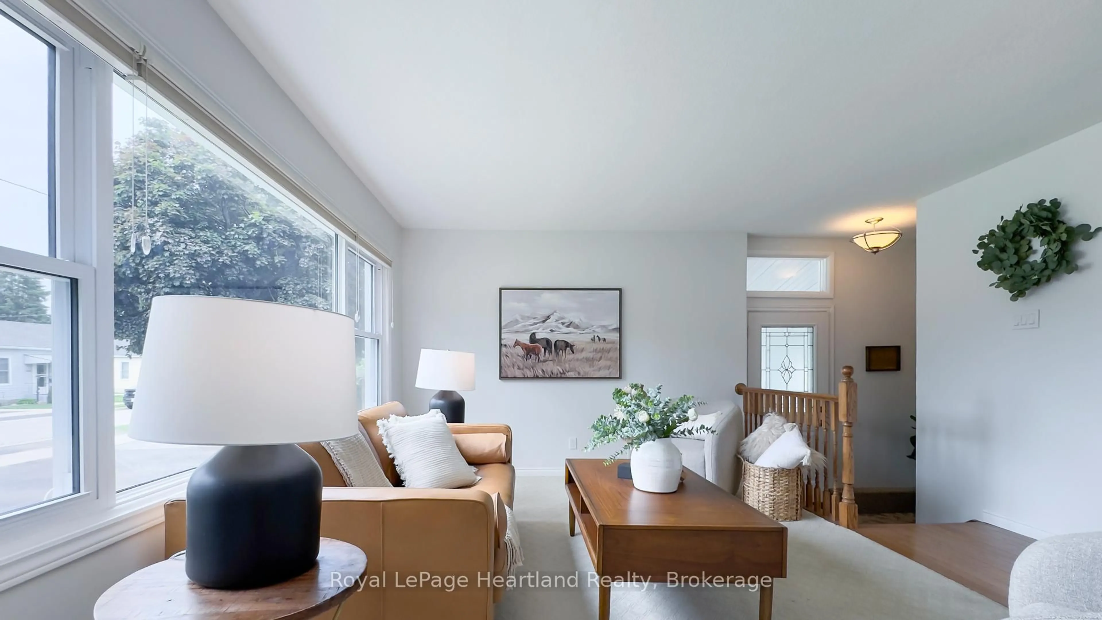 Living room with furniture, wood/laminate floor for 191 Wellington St, Goderich Ontario N7A 3T6