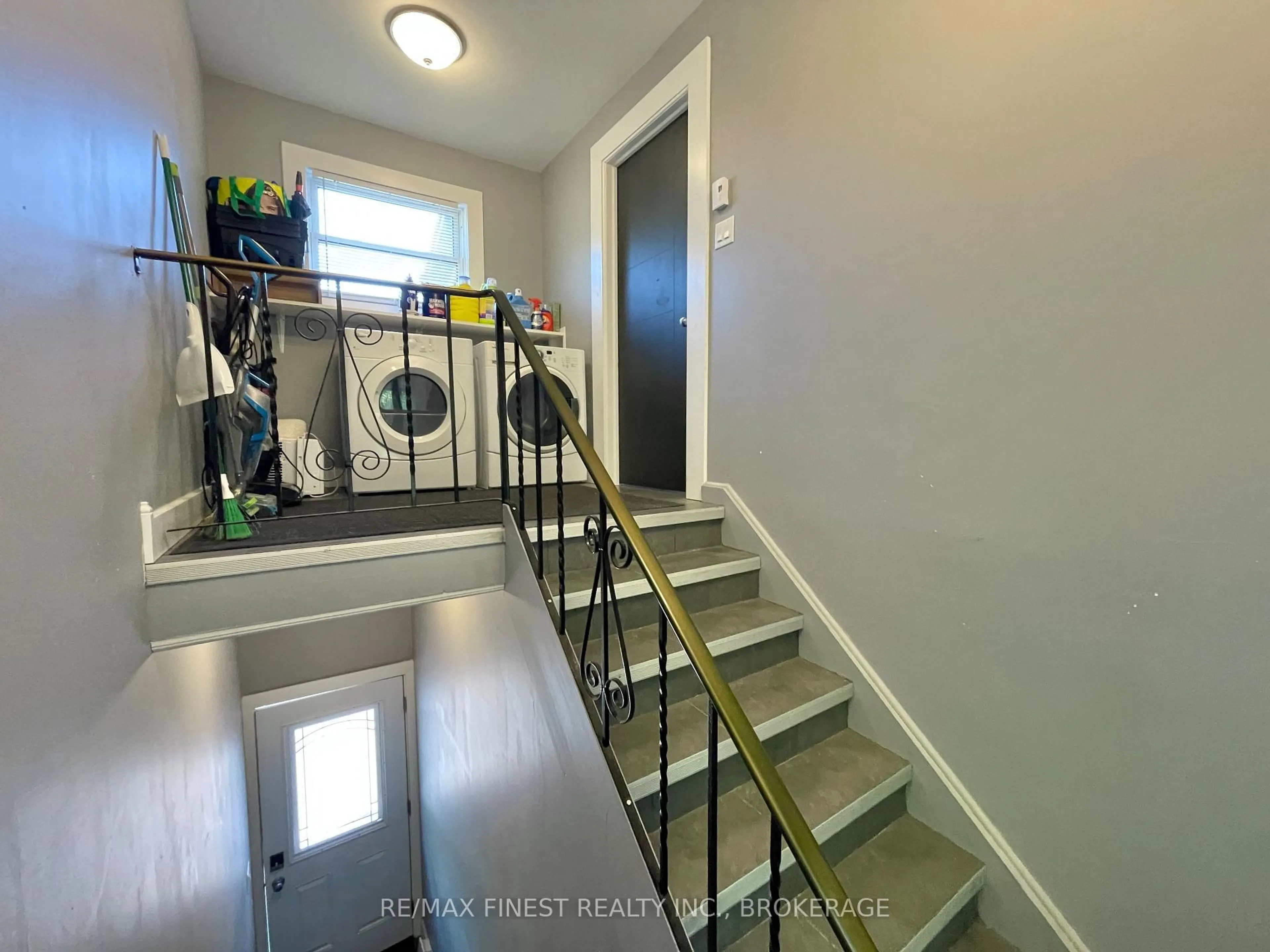 Indoor entryway for 18 Drayton Ave, Kingston Ontario K7K 4X6