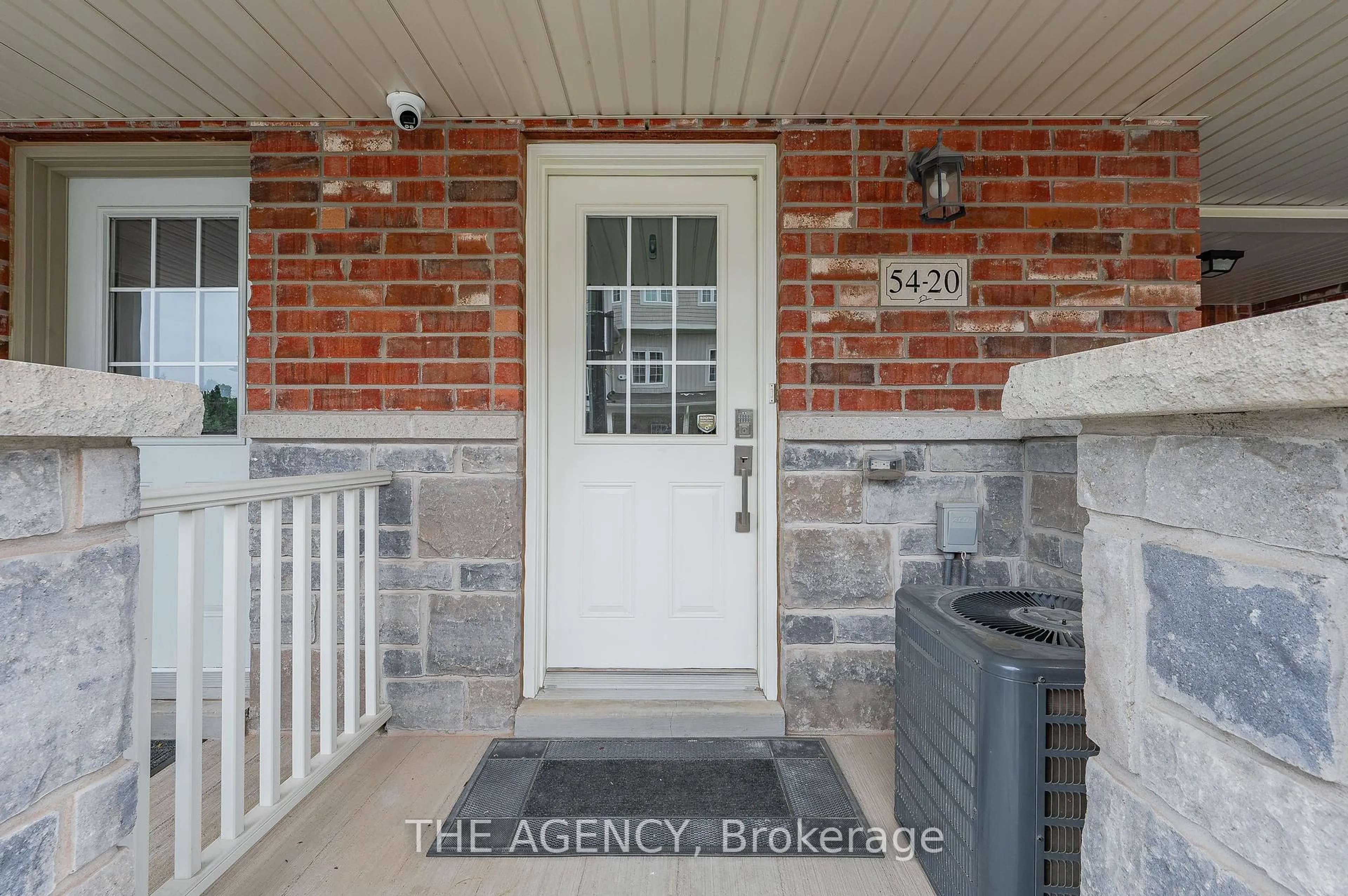 Indoor entryway for 54 Nisbet Blvd #20, Hamilton Ontario L8B 0Y3