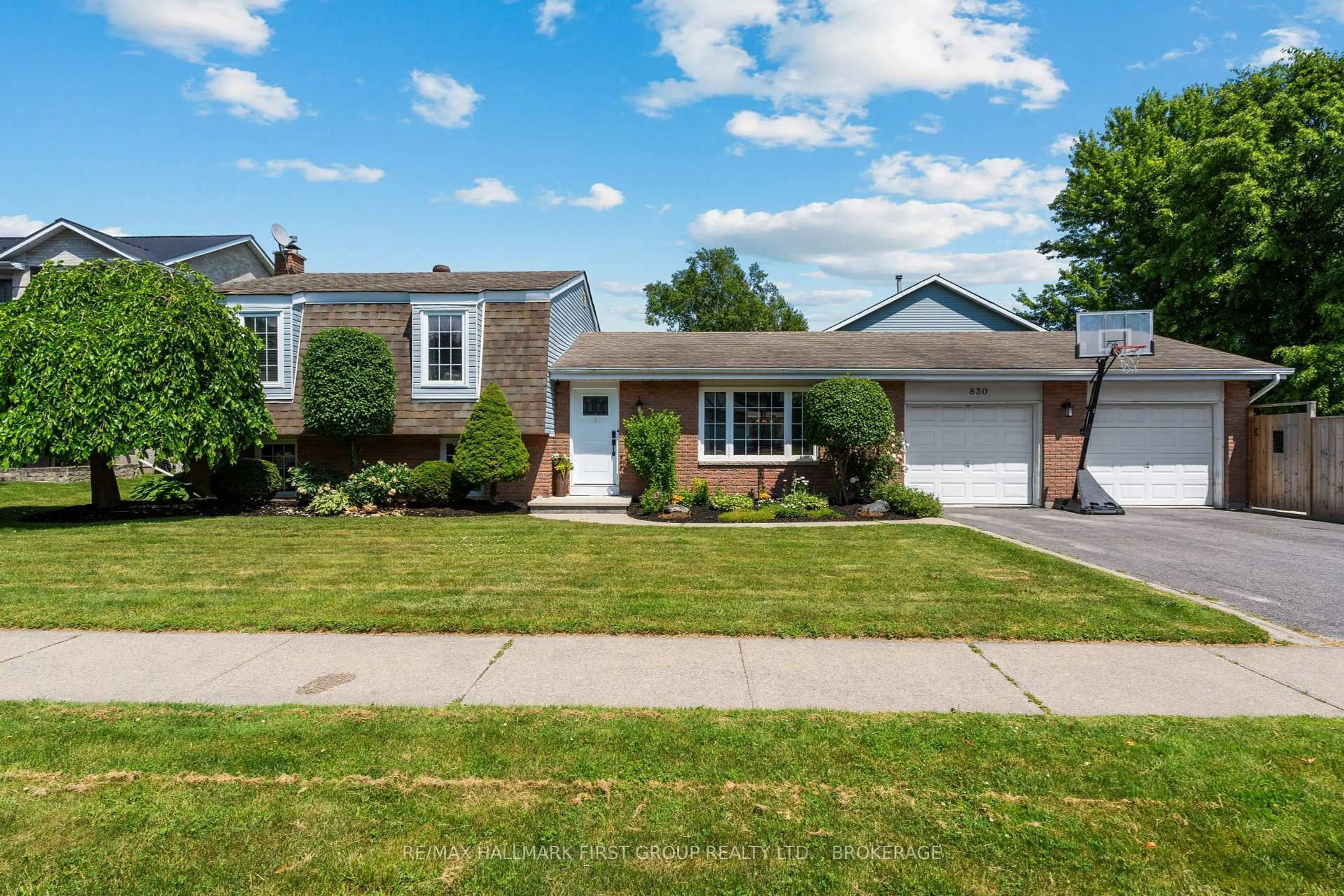 Home with vinyl exterior material, street for 830 Gainsborough Pl, Kingston Ontario K7P 1E1