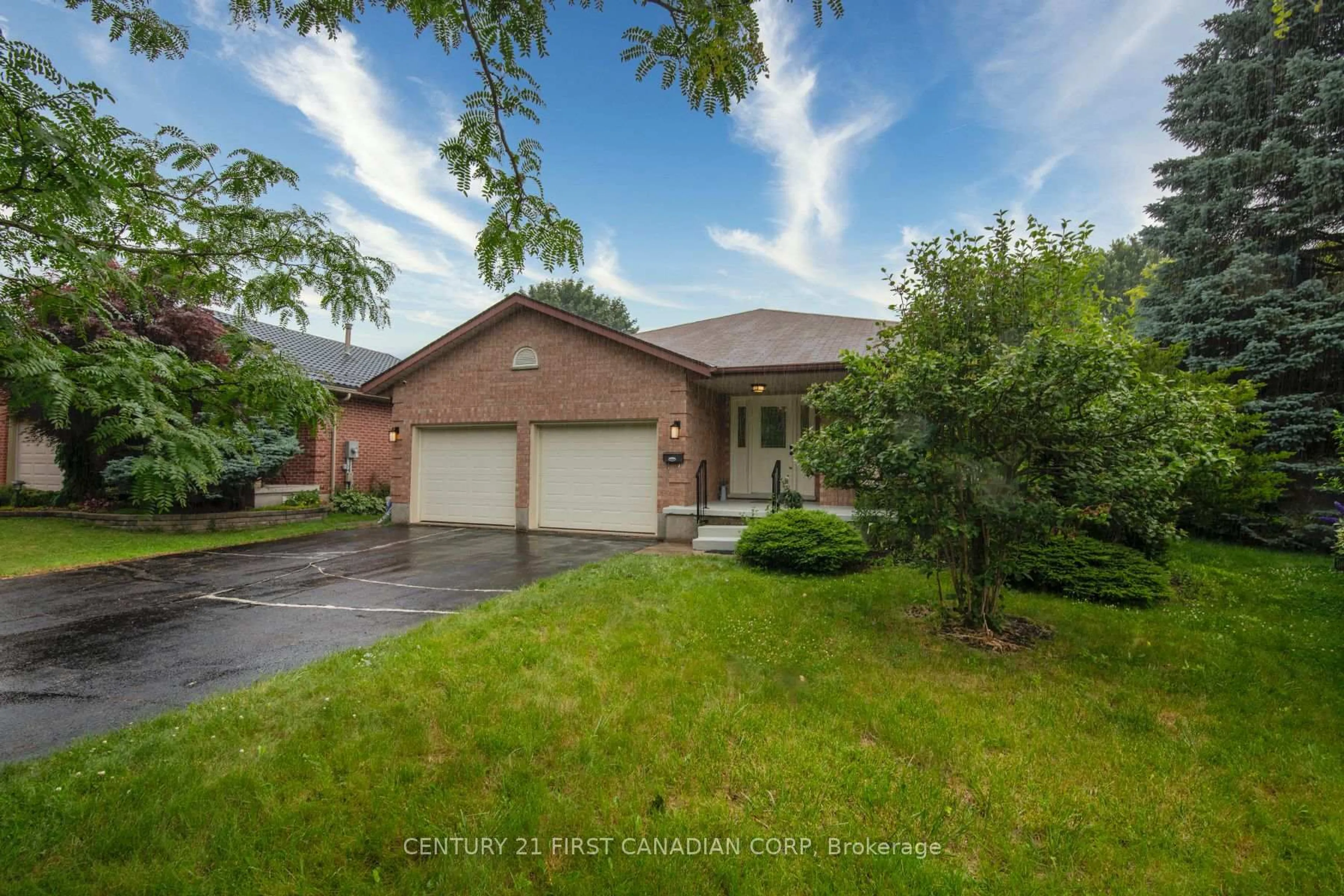A pic from outside/outdoor area/front of a property/back of a property/a pic from drone, unknown for 39 ADRIANS Way, London East Ontario N5V 4G1