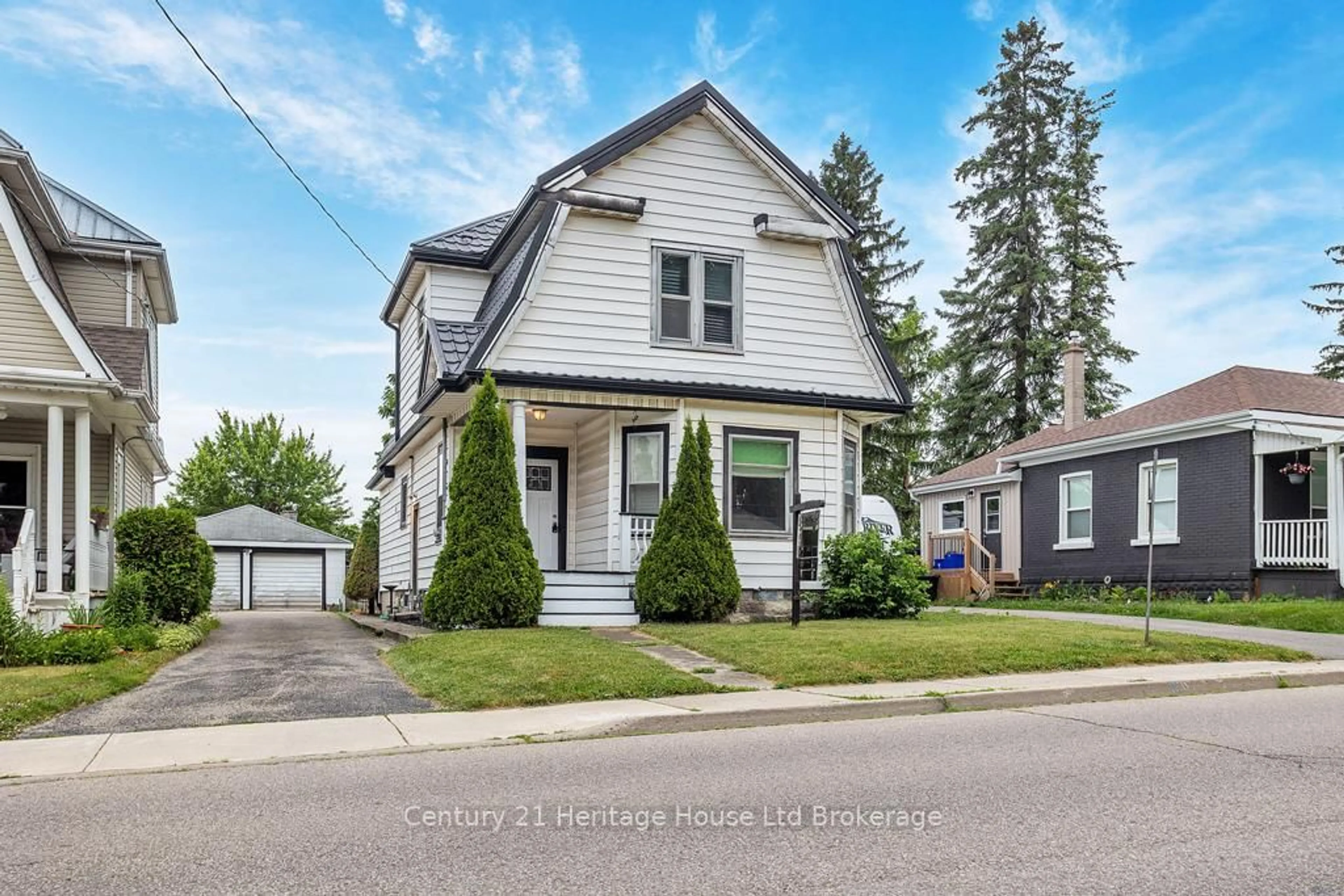 Home with vinyl exterior material, street for 145 King St, Ingersoll Ontario N5C 1G8