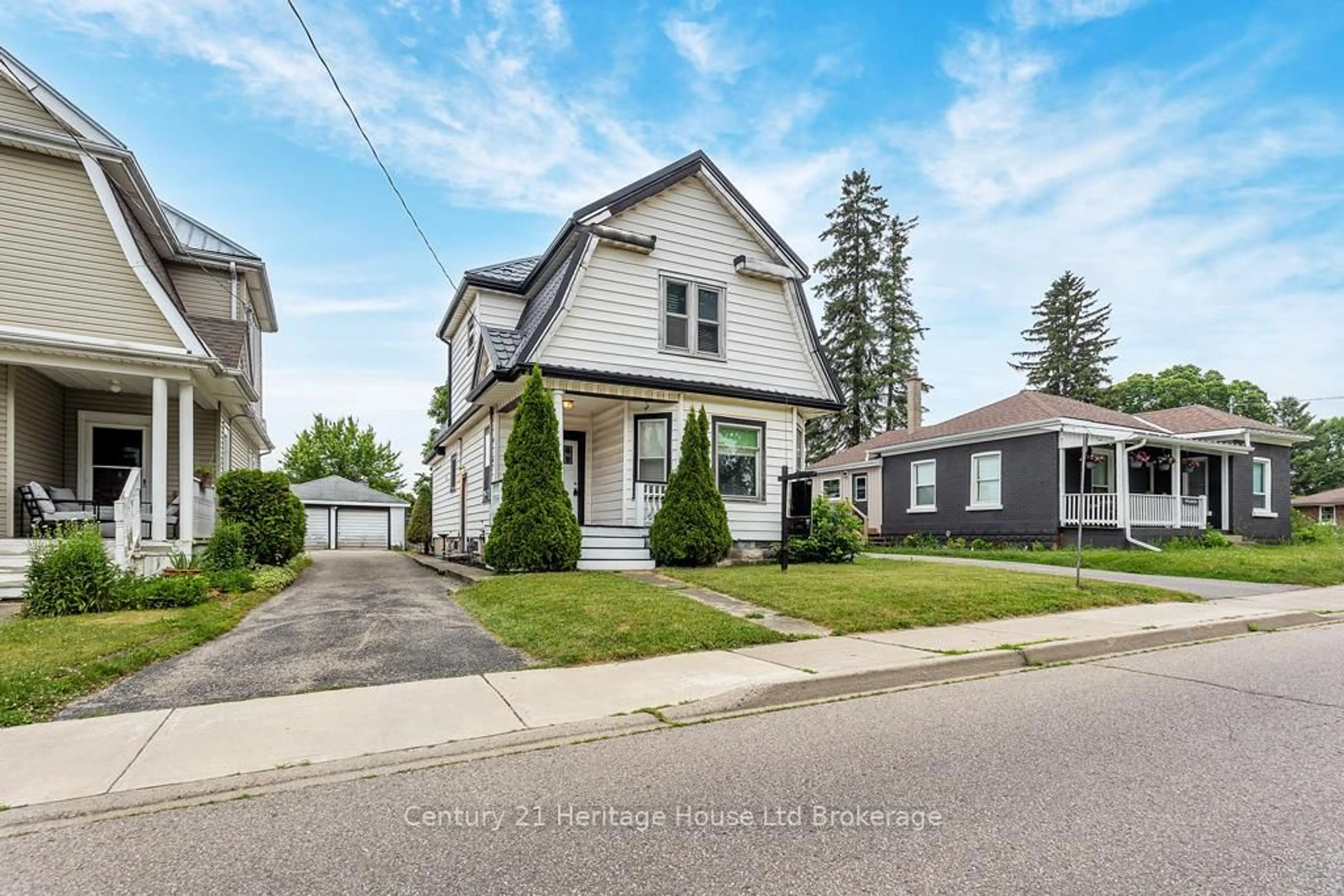 Home with vinyl exterior material, street for 145 King St, Ingersoll Ontario N5C 1G8