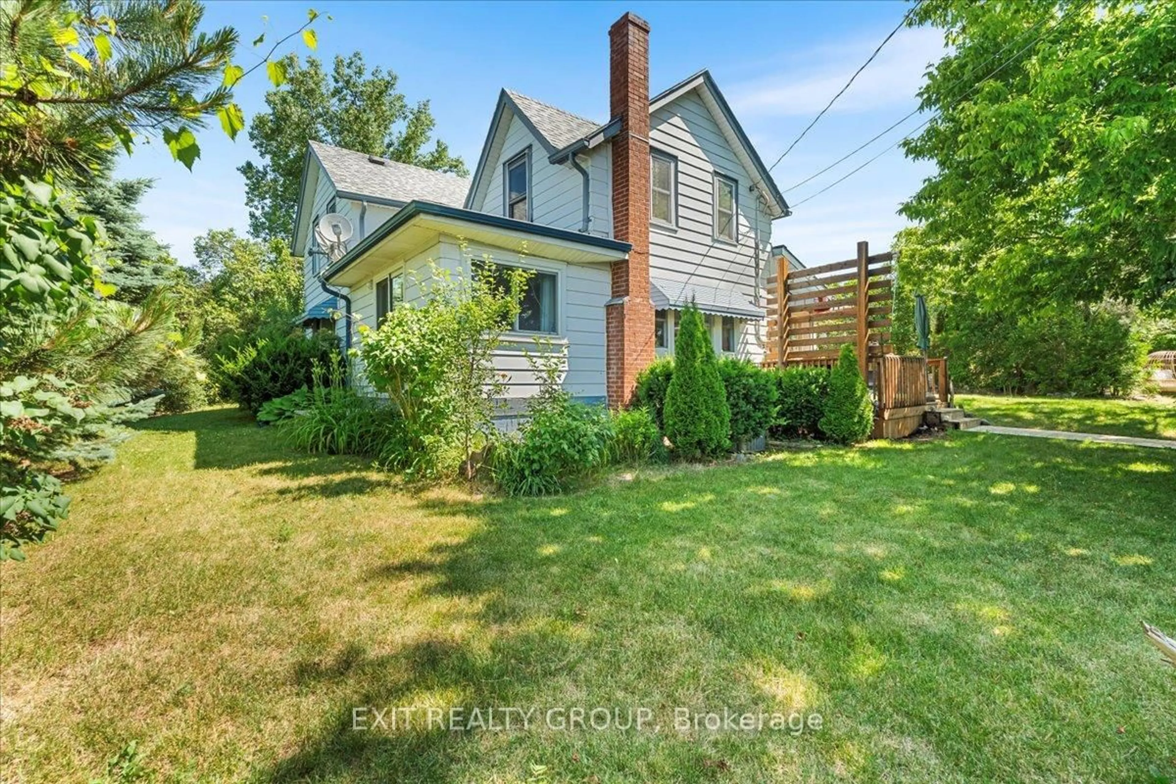 A pic from outside/outdoor area/front of a property/back of a property/a pic from drone, street for 358 Riverside Pkwy, Hastings Ontario K0K 2C0