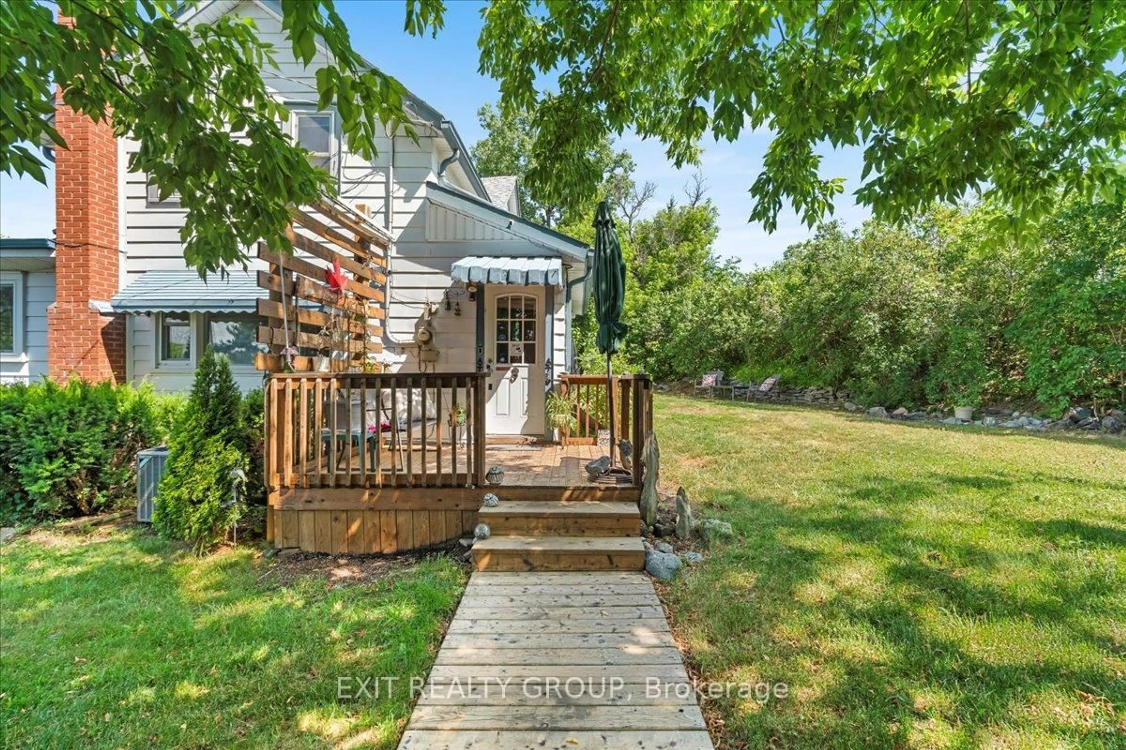 A pic from outside/outdoor area/front of a property/back of a property/a pic from drone, street for 358 Riverside Pkwy, Hastings Ontario K0K 2C0