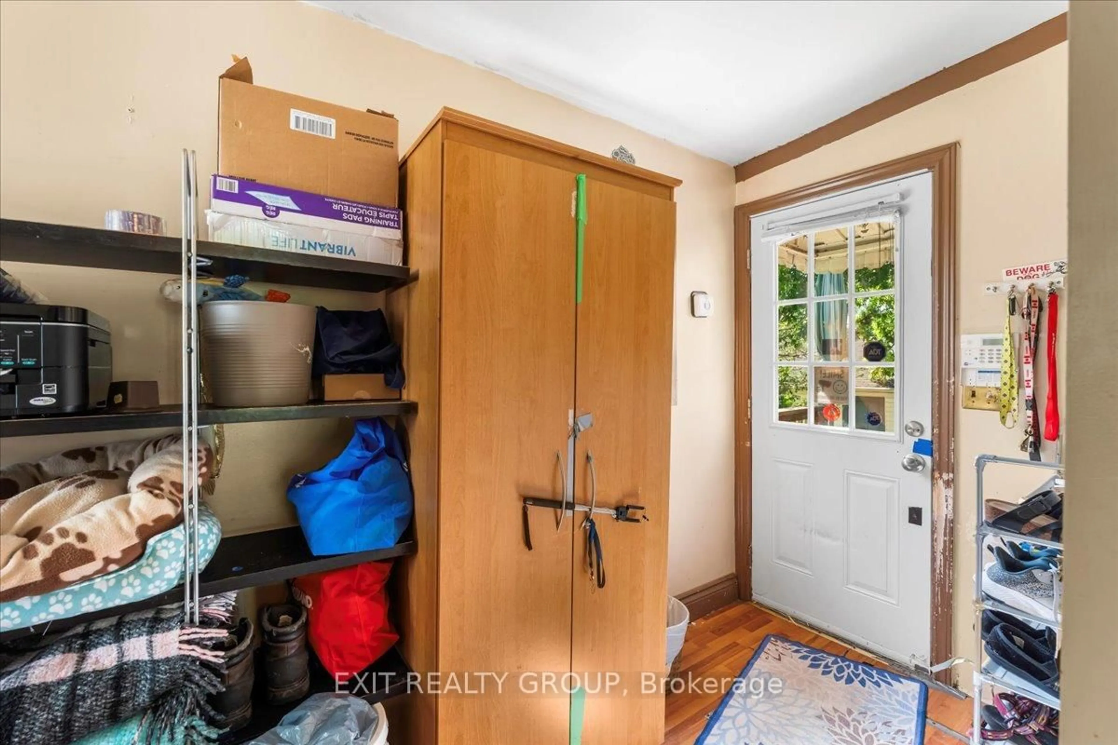 Indoor entryway for 358 Riverside Pkwy, Hastings Ontario K0K 2C0