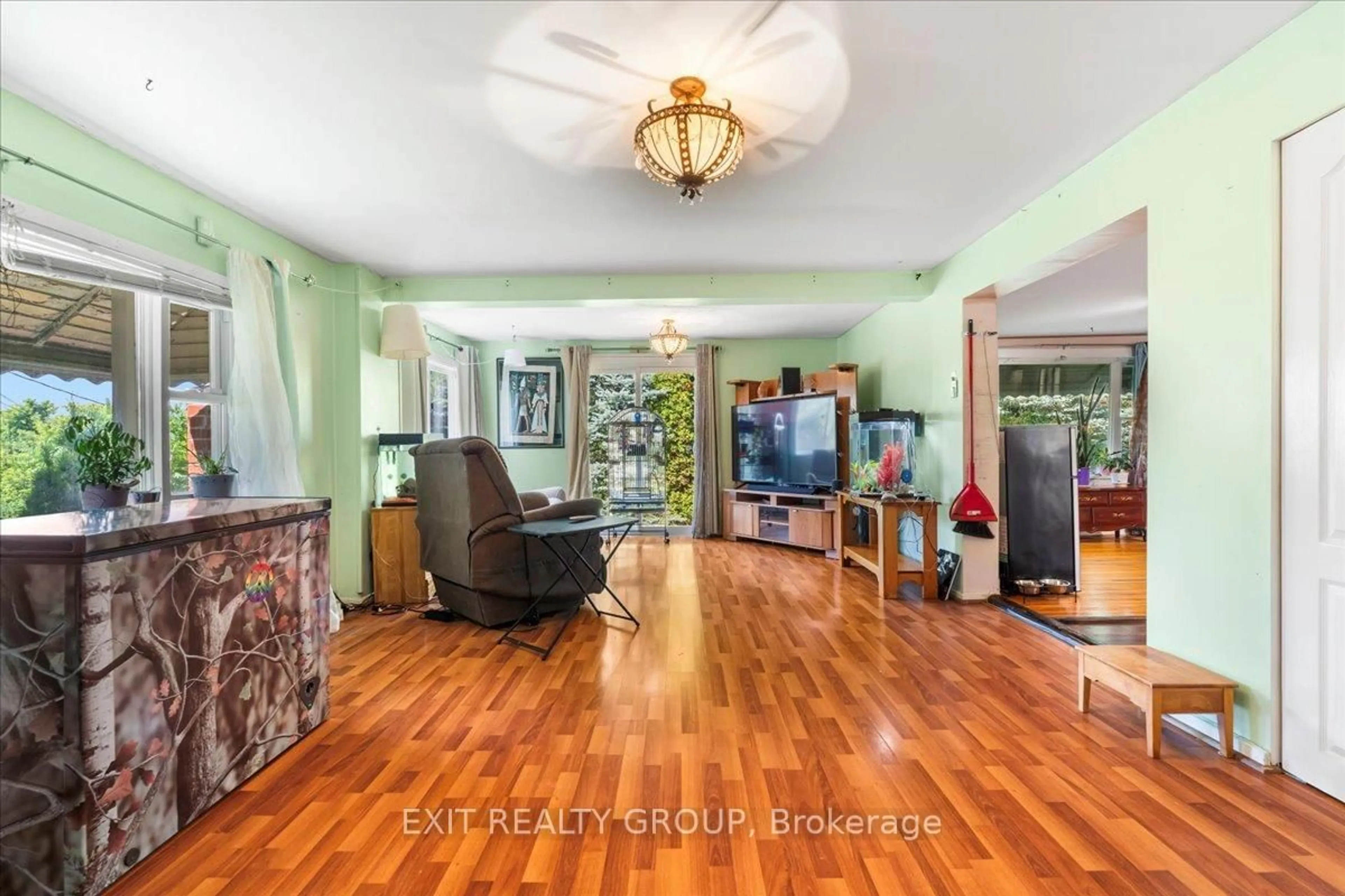 Indoor foyer for 358 Riverside Pkwy, Hastings Ontario K0K 2C0