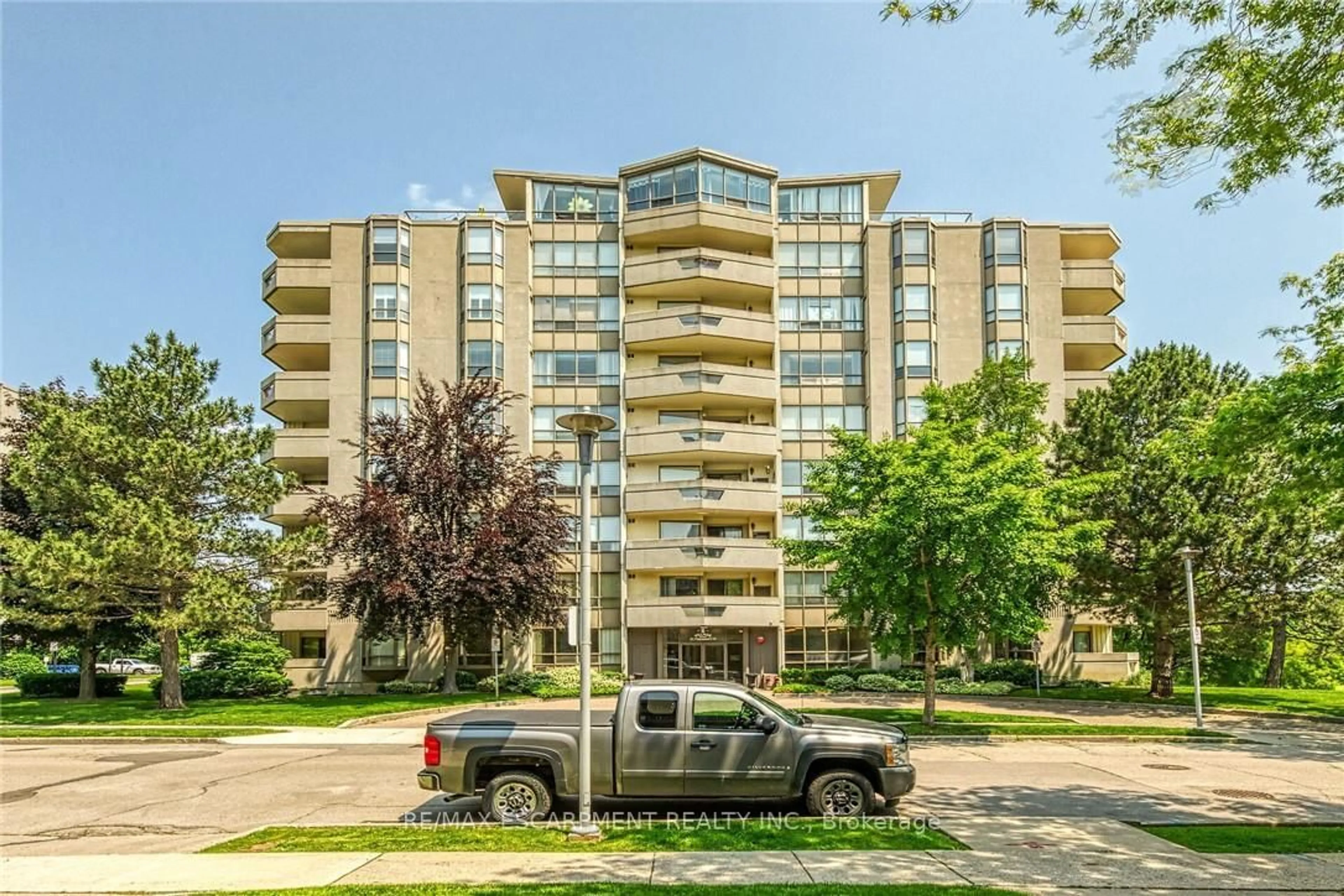 Unknown for 8 Village Green #112, Hamilton Ontario L8G 5B8