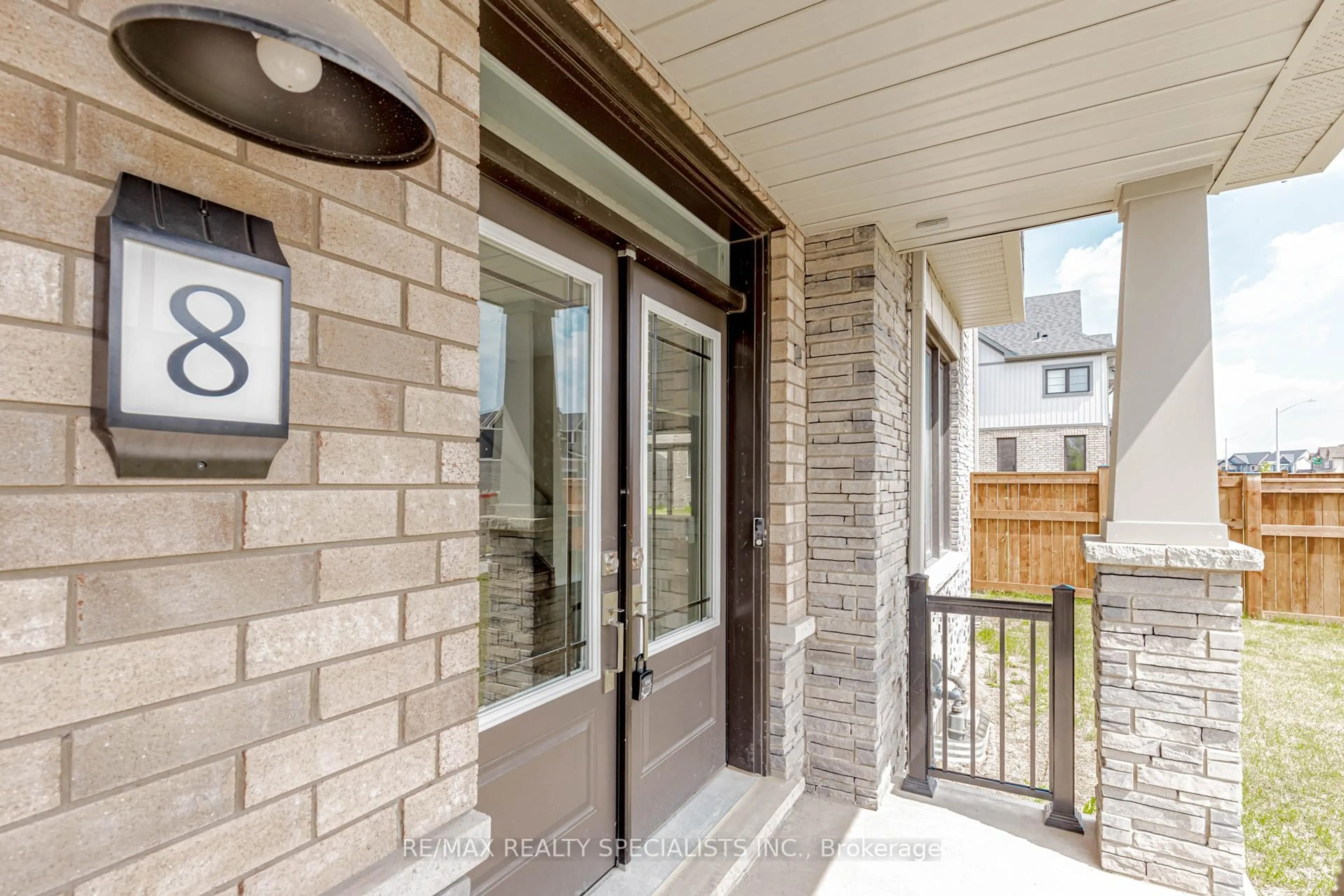 Indoor entryway for 8 Stern Dr, Welland Ontario L3B 0M3
