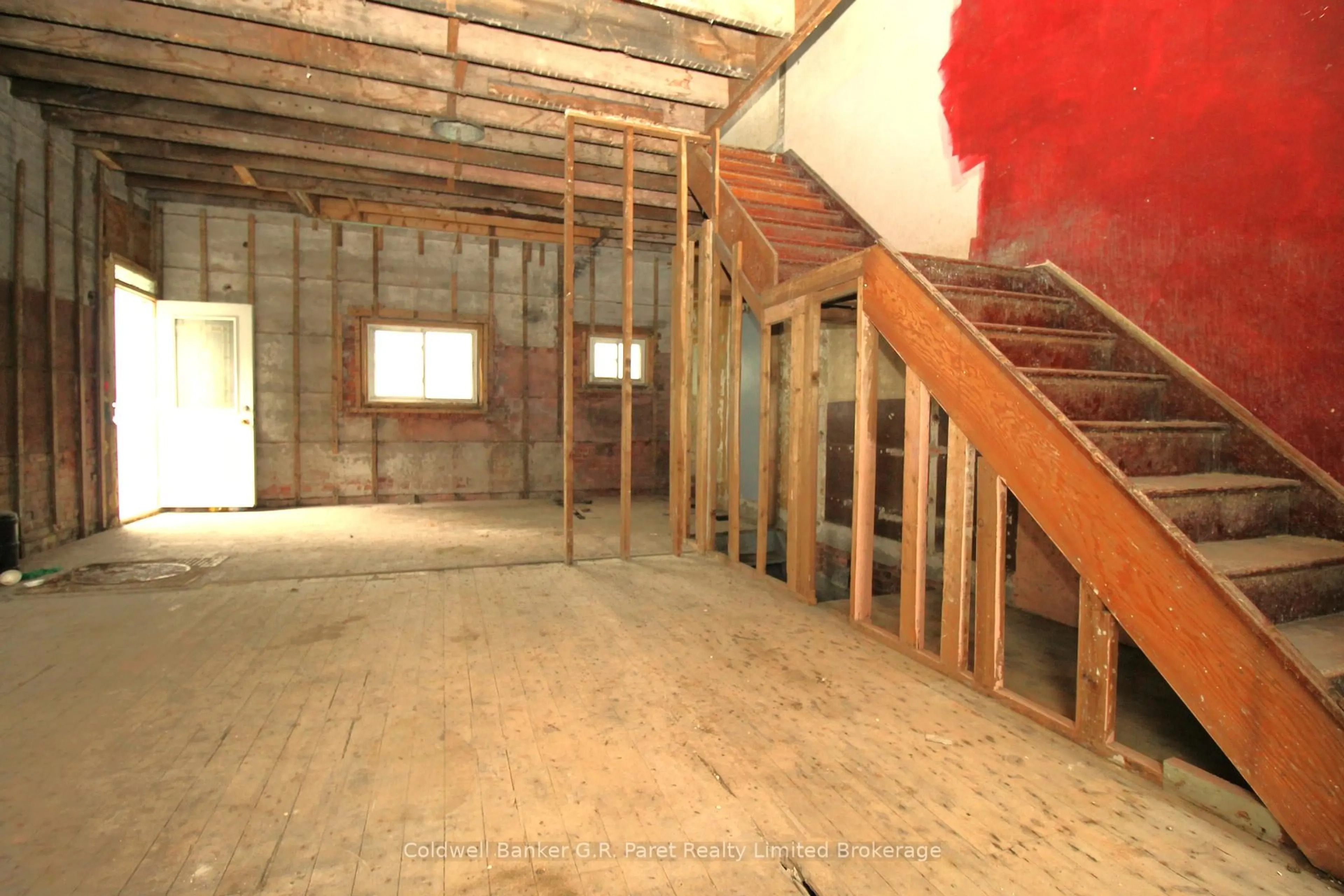 A pic of a room for 6 Church St, Norwich Ontario N0J 1C0