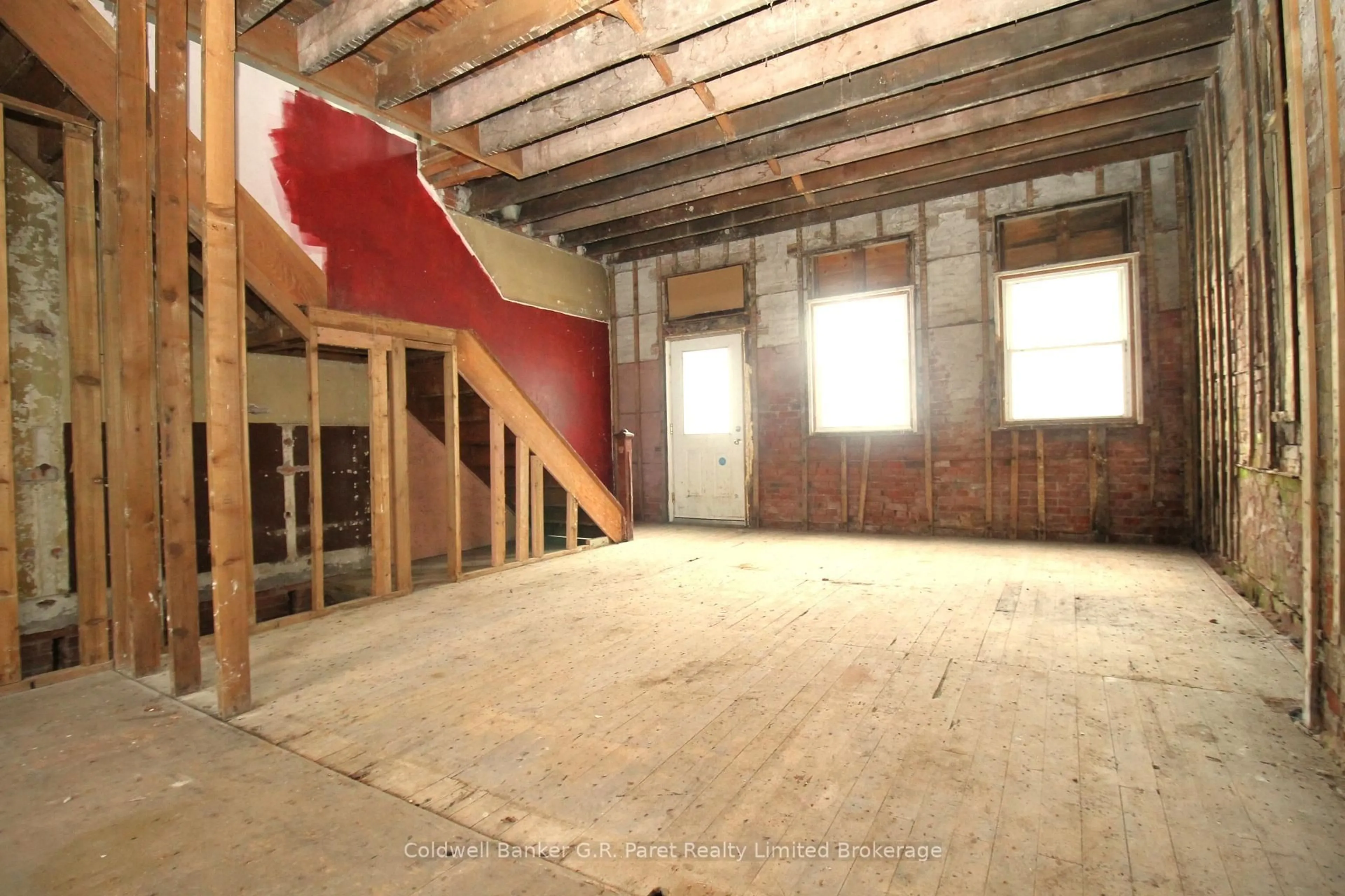 A pic of a room for 6 Church St, Norwich Ontario N0J 1C0