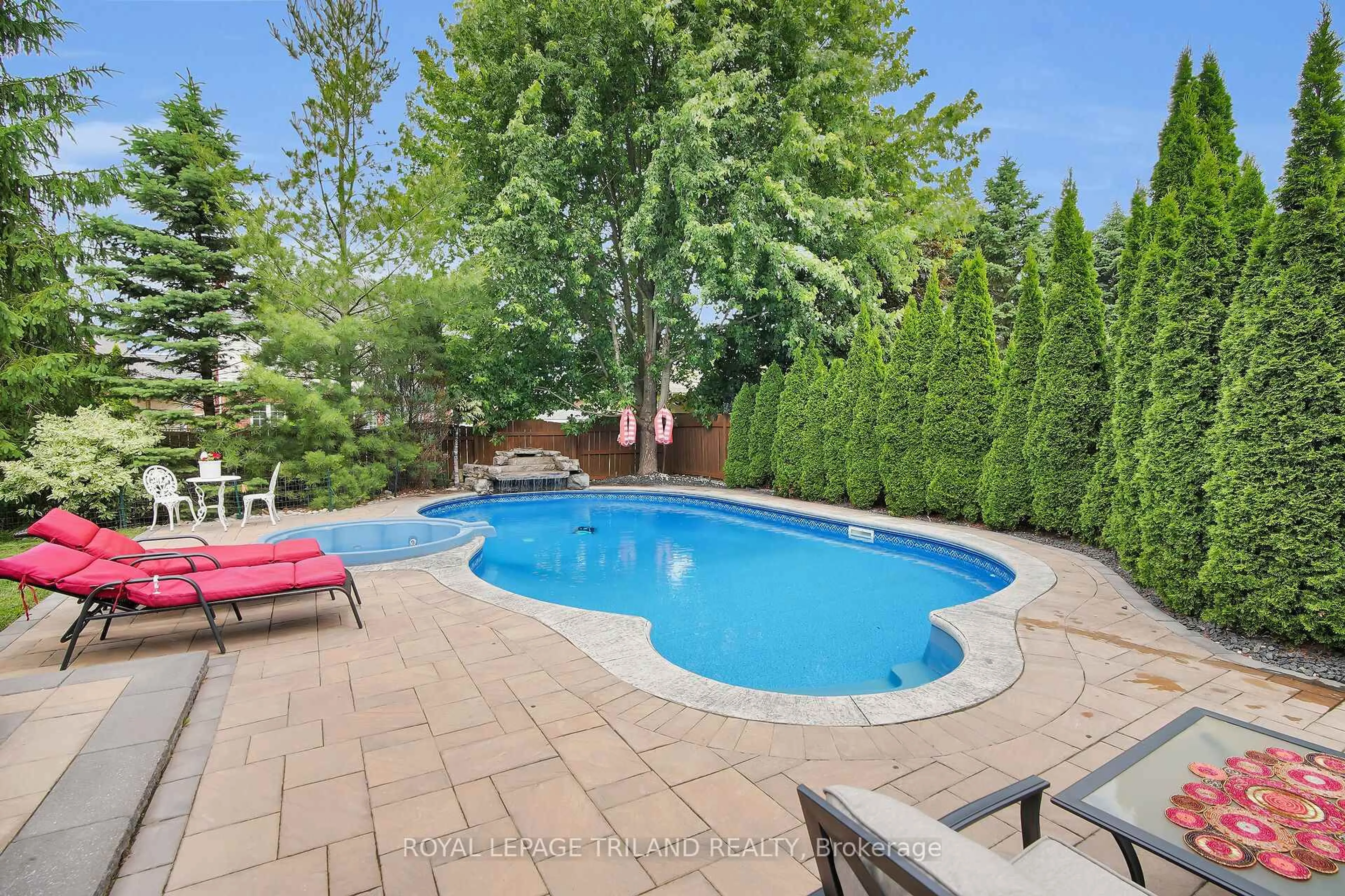 Pool for 205 EAST RIVERTRACE Walk, London North Ontario N6G 5L1