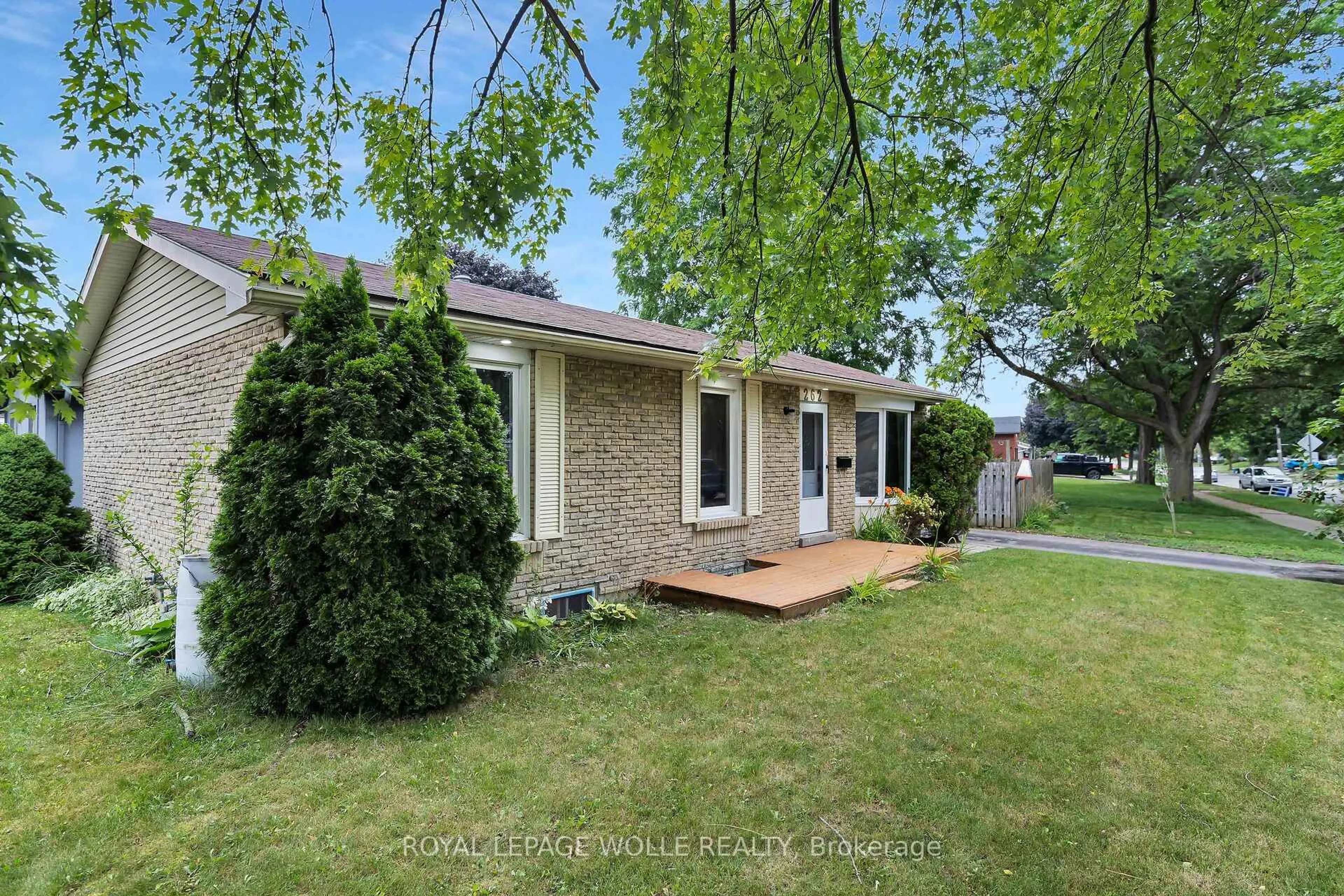 Home with brick exterior material, street for 262 Heritage Dr, Kitchener Ontario N2B 3K8