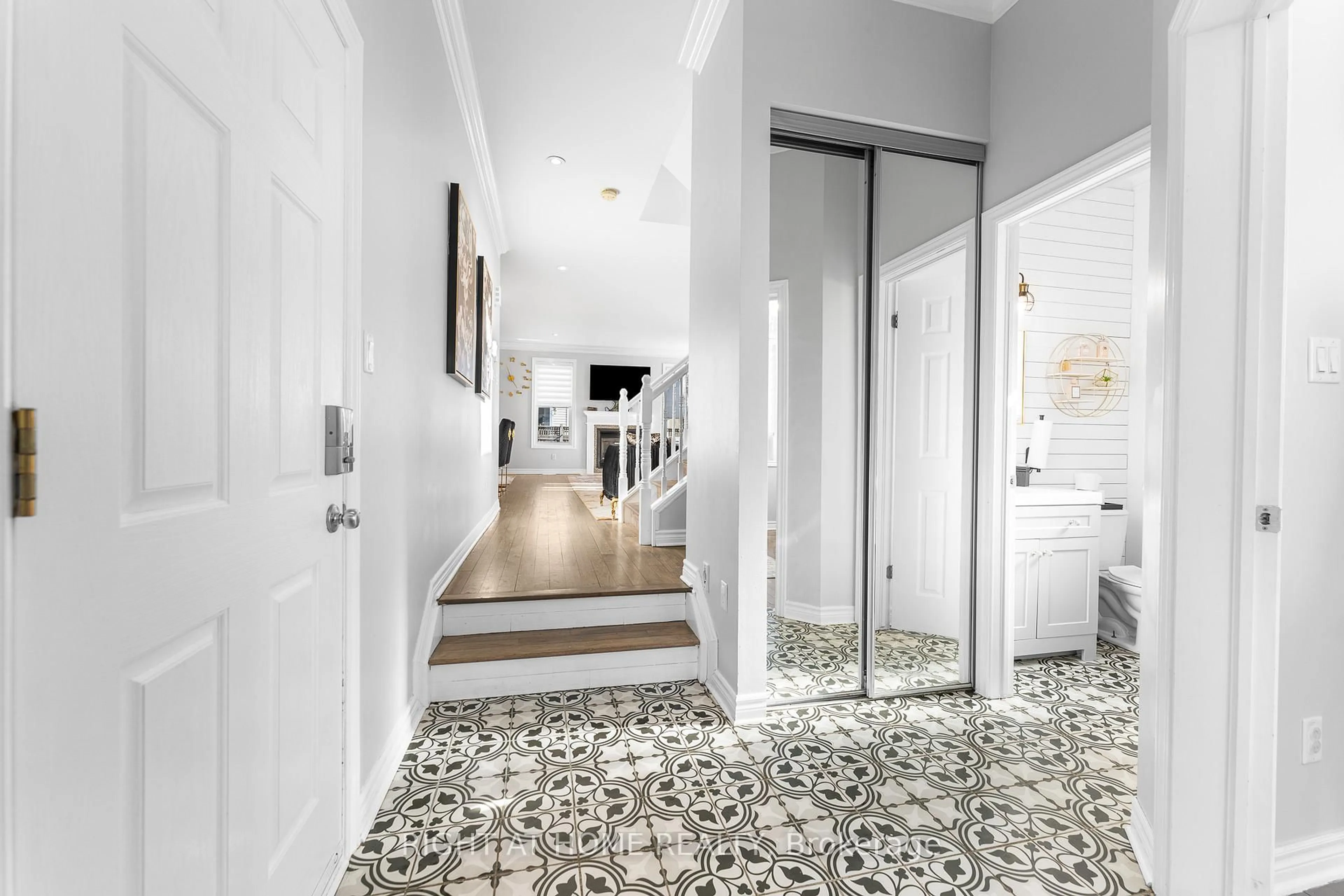 Indoor entryway for 475 Harvest Valley Ave, Ottawa Ontario K4A 0S2
