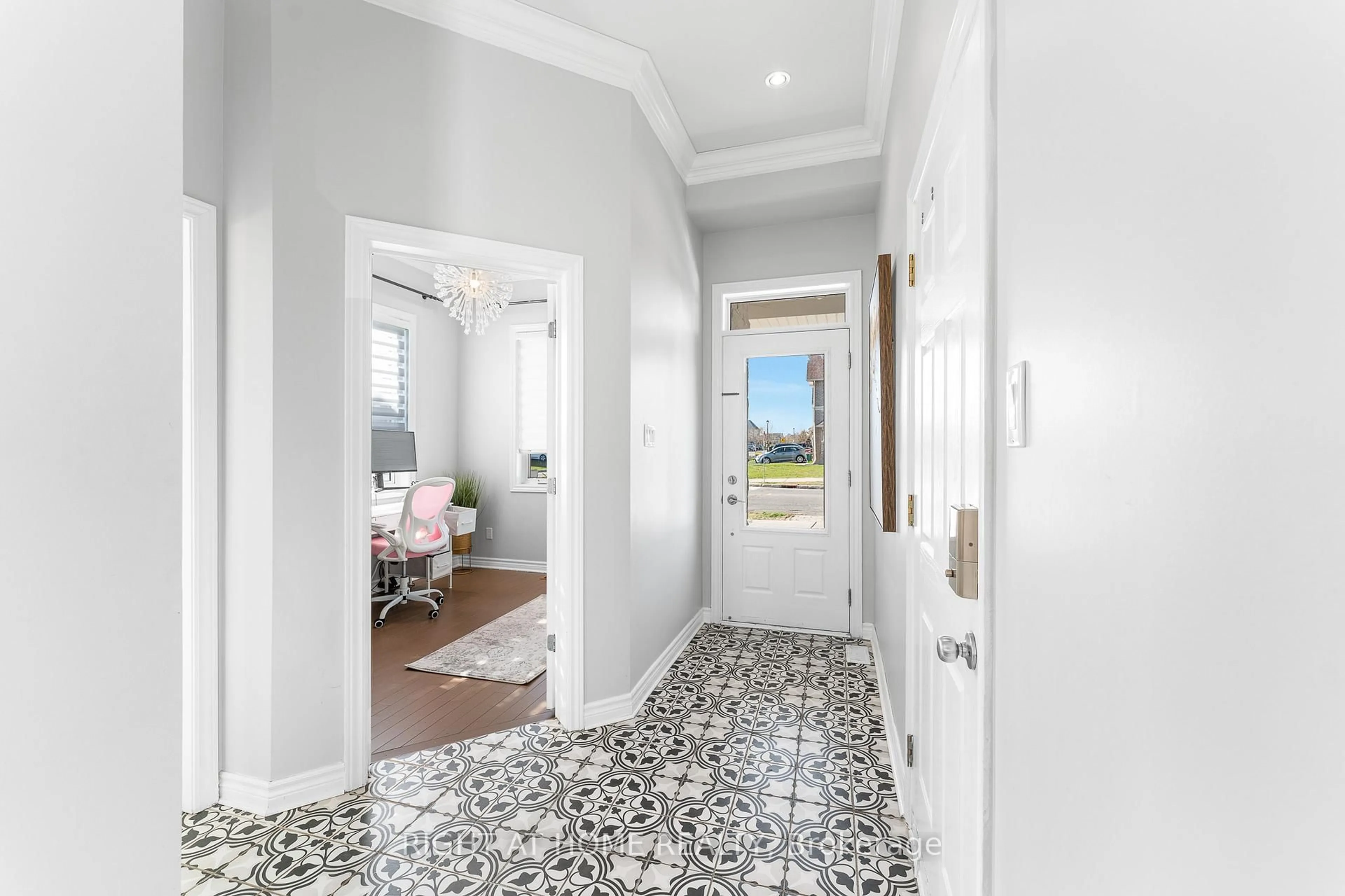 Indoor entryway for 475 Harvest Valley Ave, Ottawa Ontario K4A 0S2