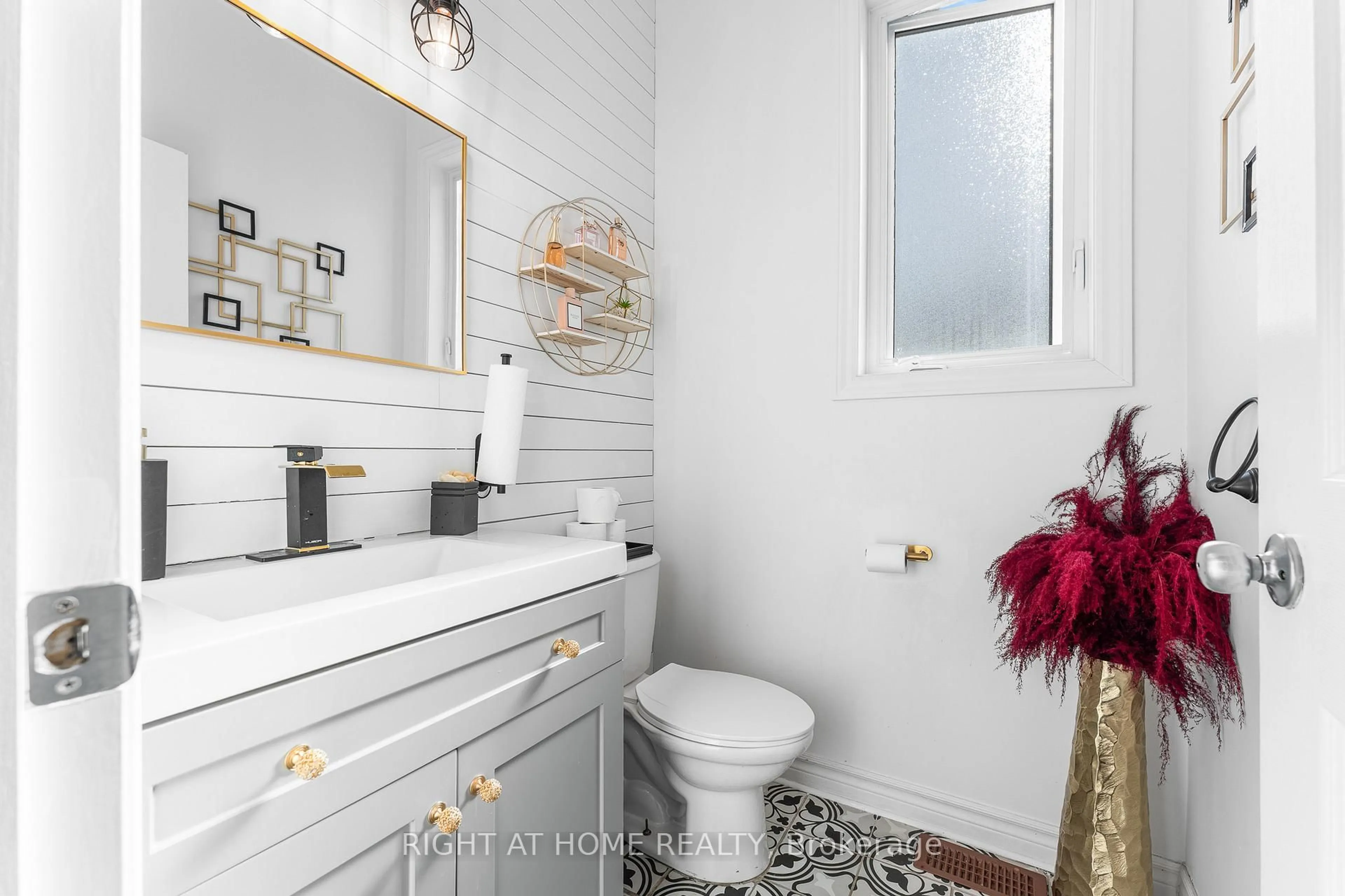 Standard bathroom, ceramic/tile floor for 475 Harvest Valley Ave, Ottawa Ontario K4A 0S2