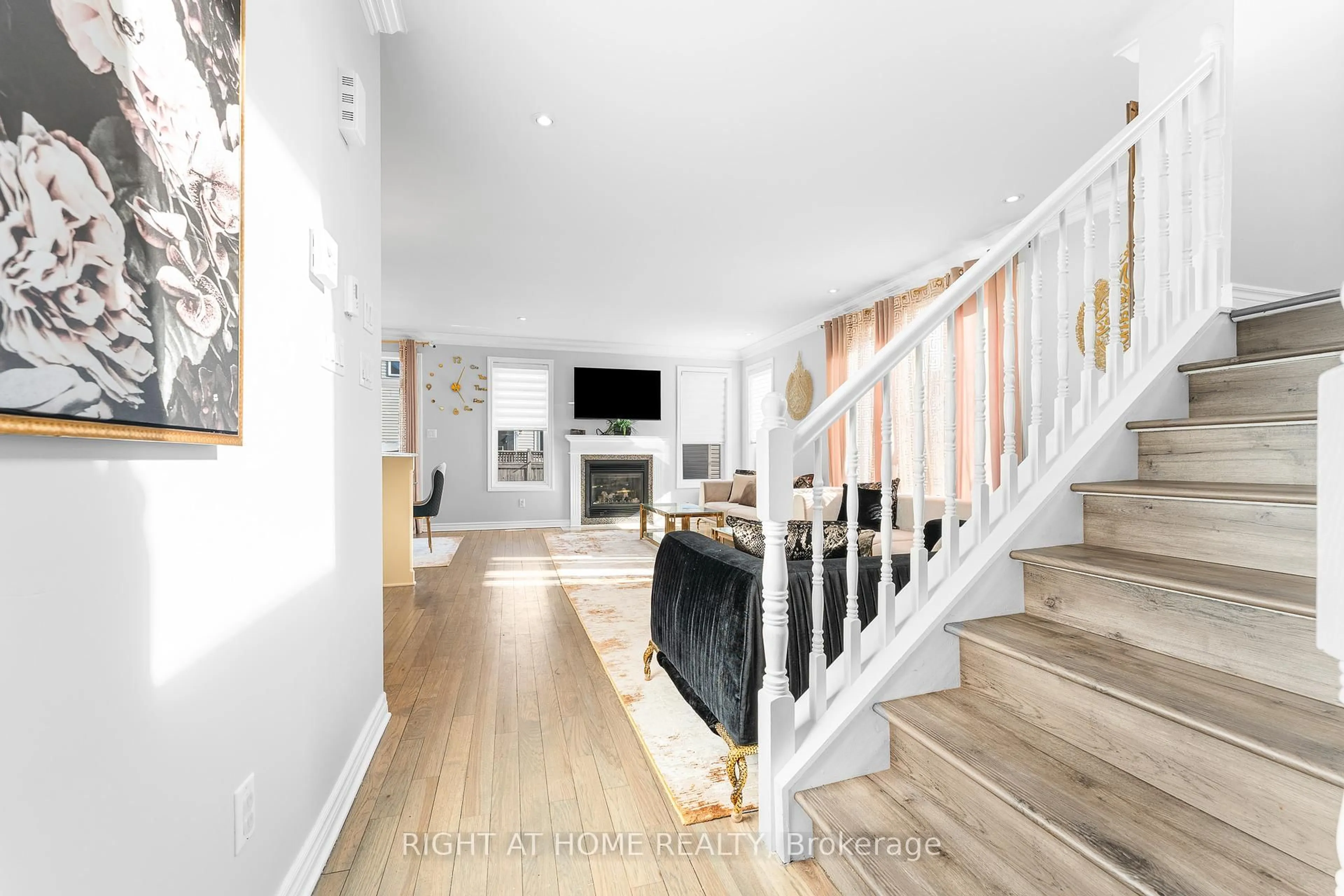 Indoor foyer for 475 Harvest Valley Ave, Ottawa Ontario K4A 0S2