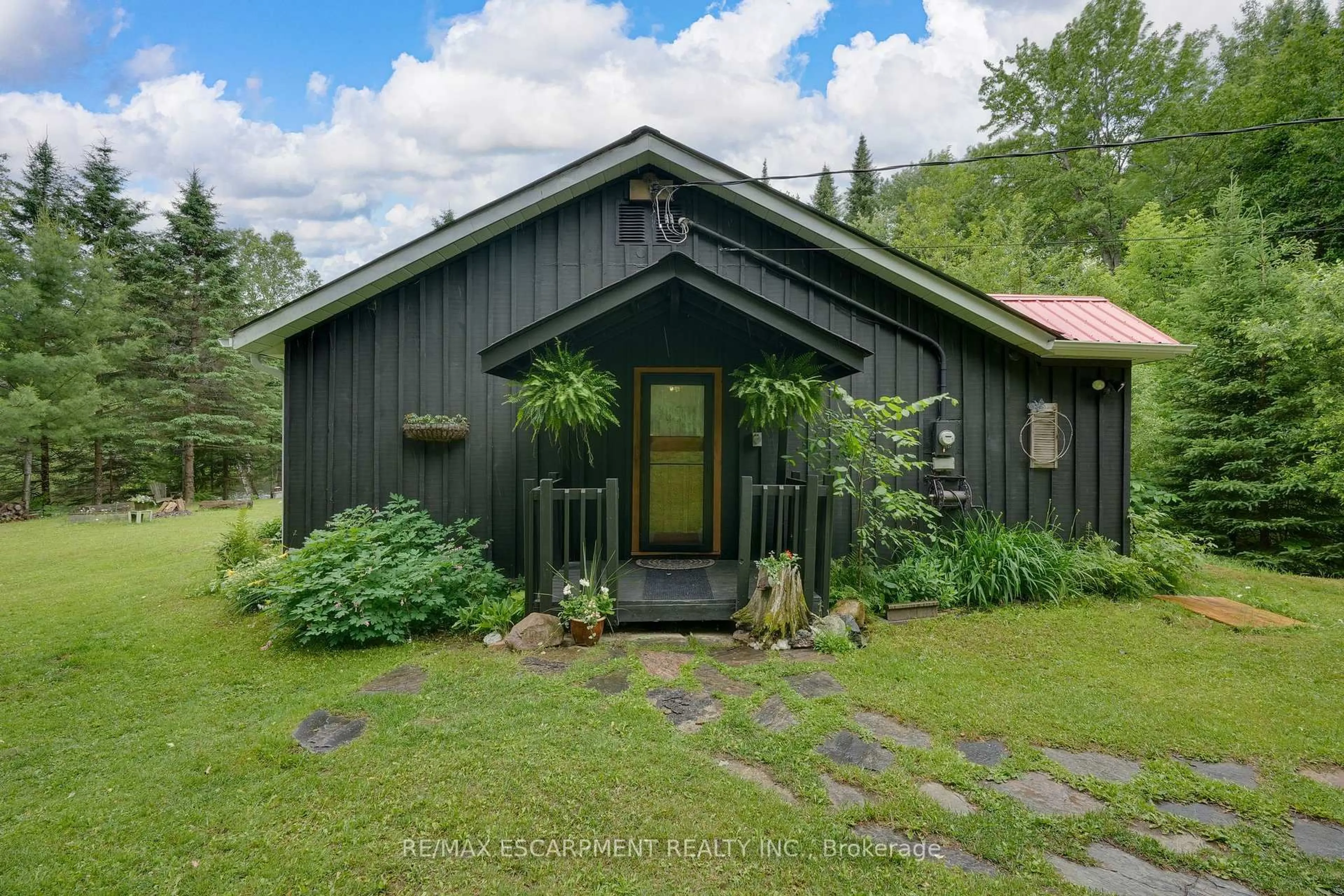 A pic from outside/outdoor area/front of a property/back of a property/a pic from drone, unknown for 223 Laneige Ave, Huntsville Ontario P0B 1L0