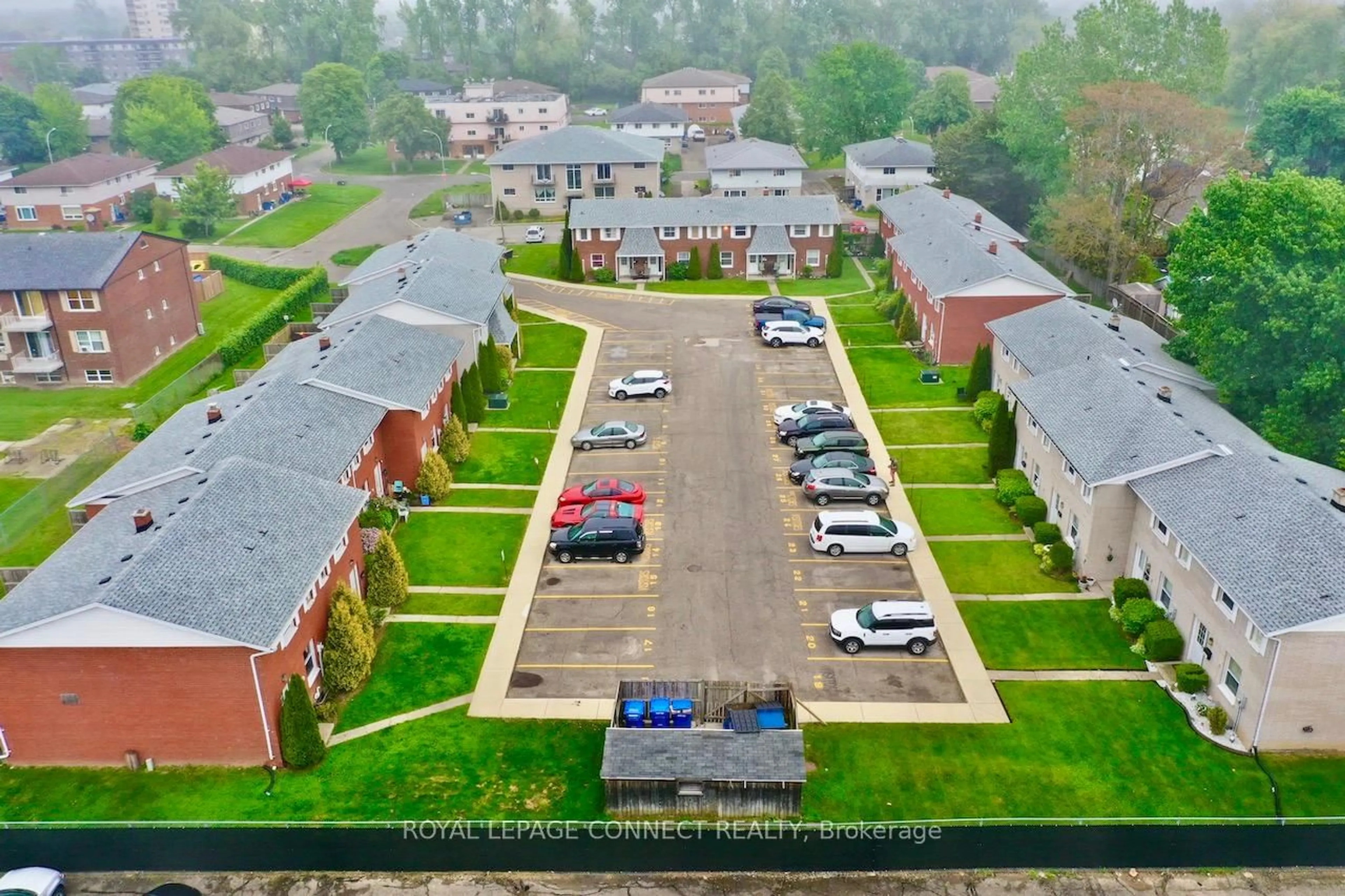 A pic from outside/outdoor area/front of a property/back of a property/a pic from drone, street for 16 Orchard Pl #14, Chatham-Kent Ontario N7M 1A6