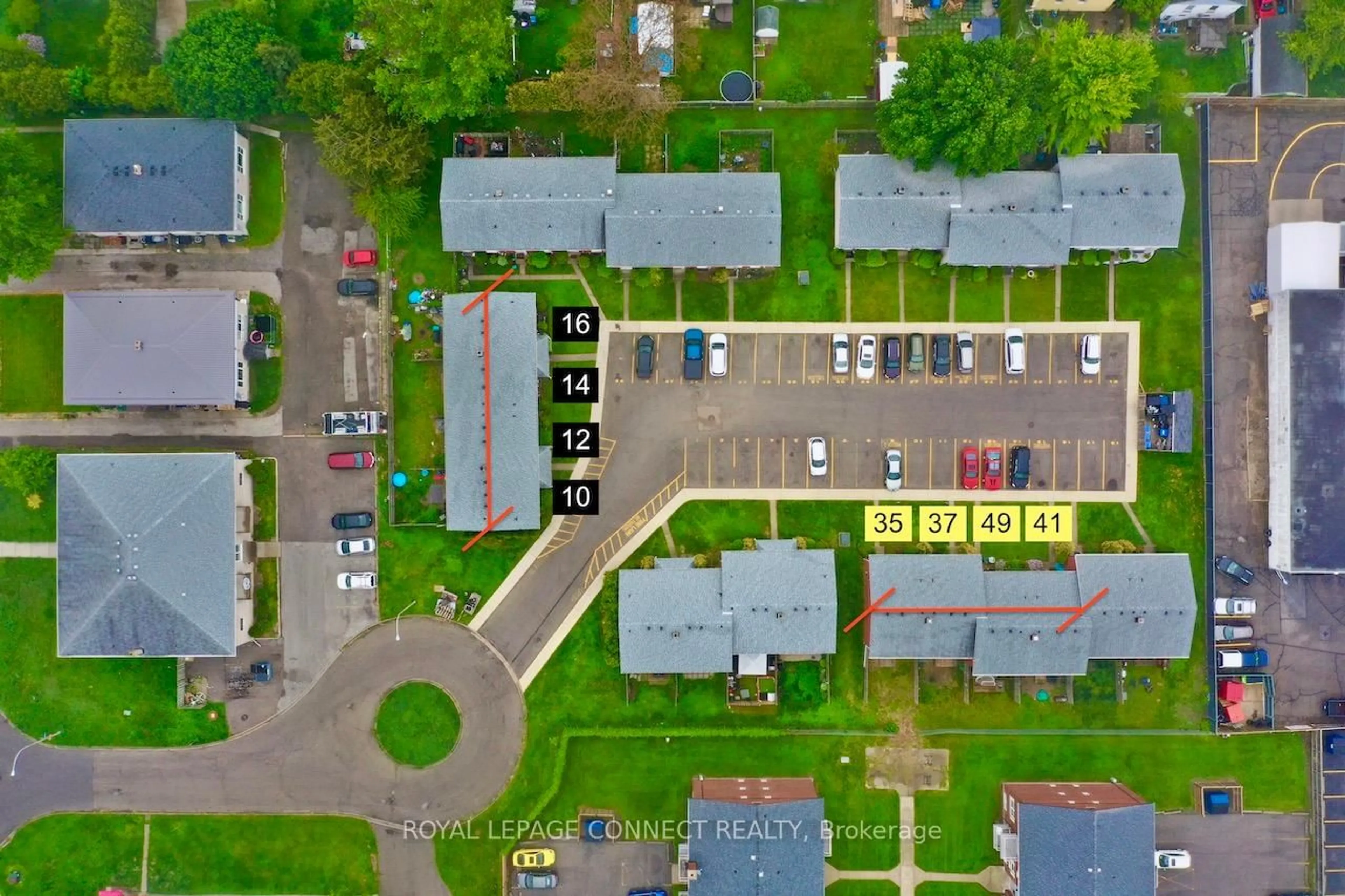 A pic from outside/outdoor area/front of a property/back of a property/a pic from drone, street for 16 Orchard Pl #14, Chatham-Kent Ontario N7M 1A6