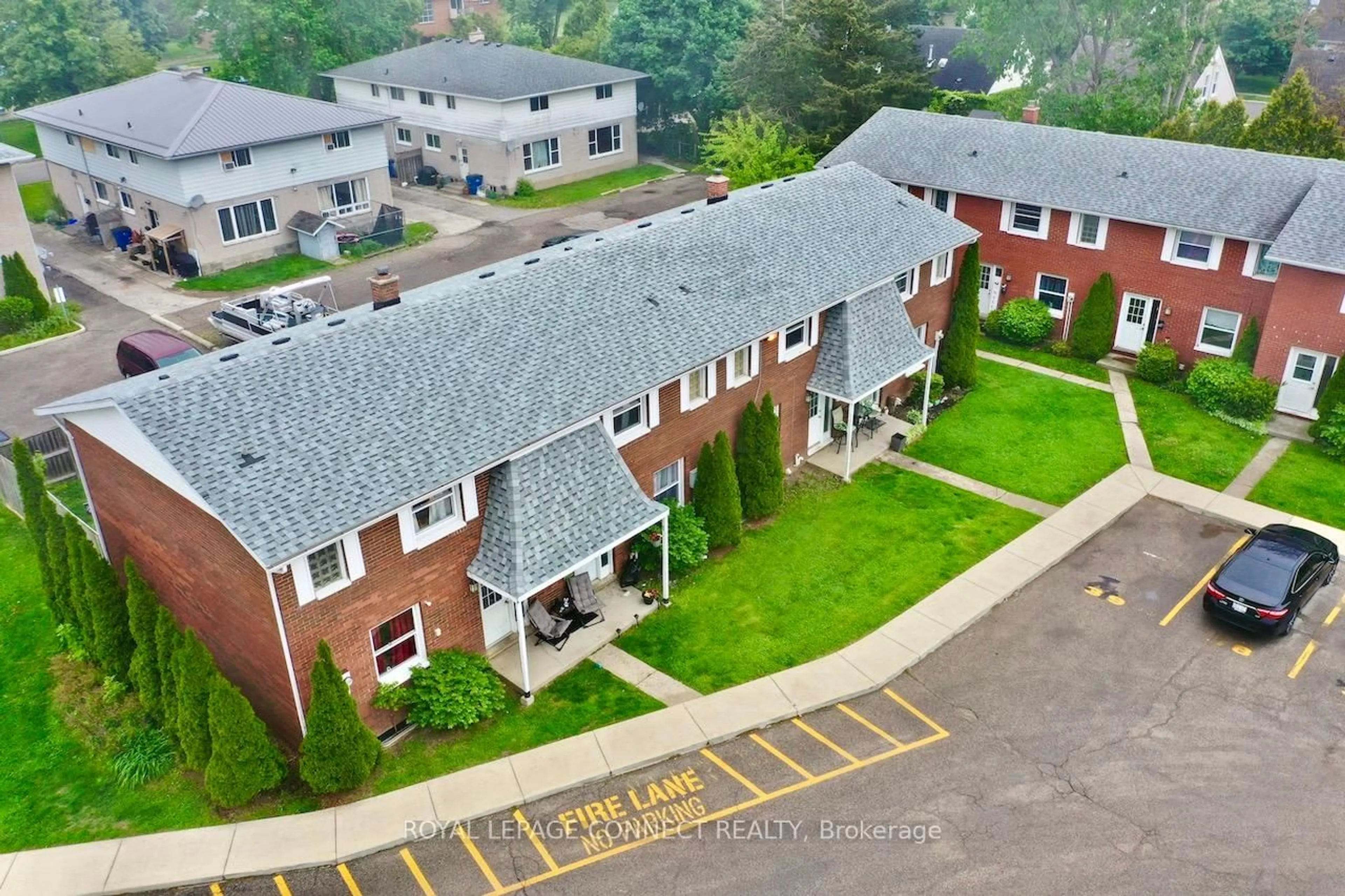 A pic from outside/outdoor area/front of a property/back of a property/a pic from drone, unknown for 16 Orchard Pl #14, Chatham-Kent Ontario N7M 1A6