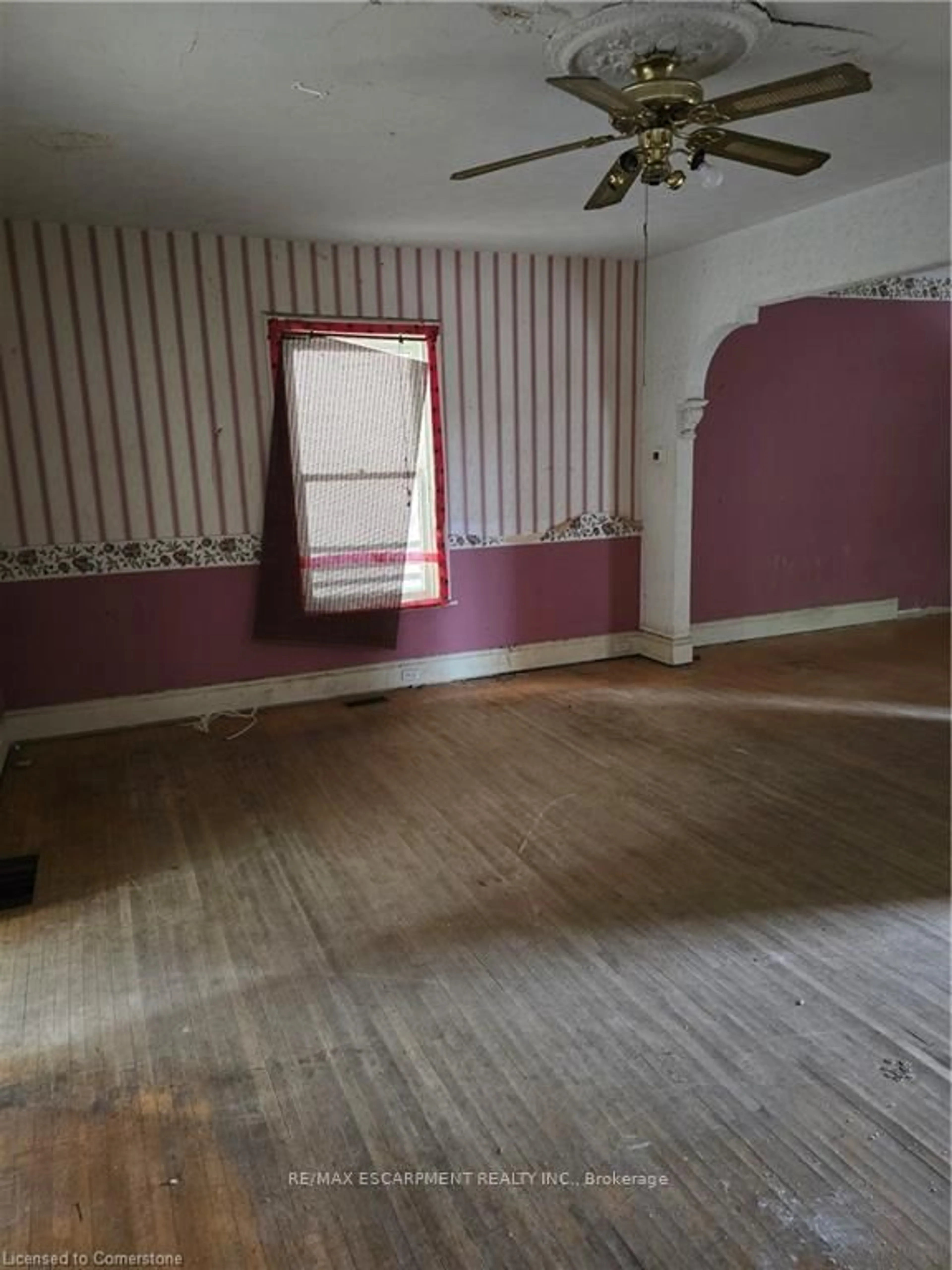 A pic of a room for 138 Sanford Ave, Hamilton Ontario L8L 5Z5