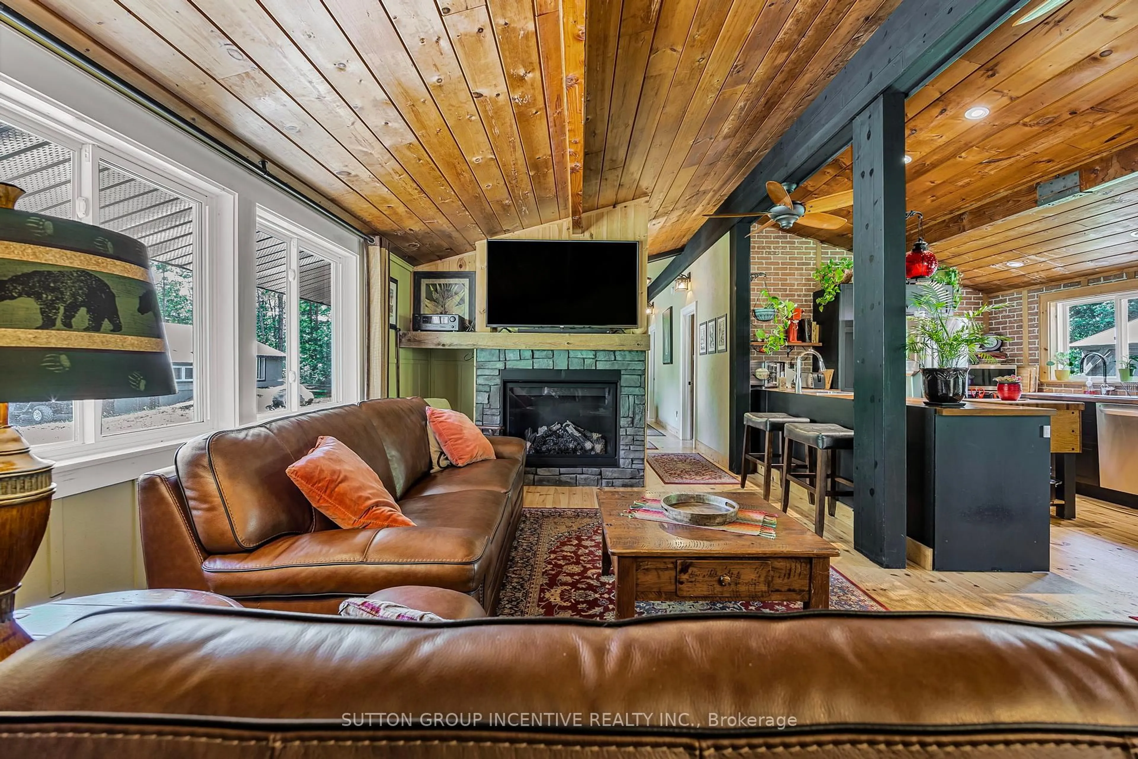 Home theater for 1559 118 Highway, Bracebridge Ontario P1L 1X1