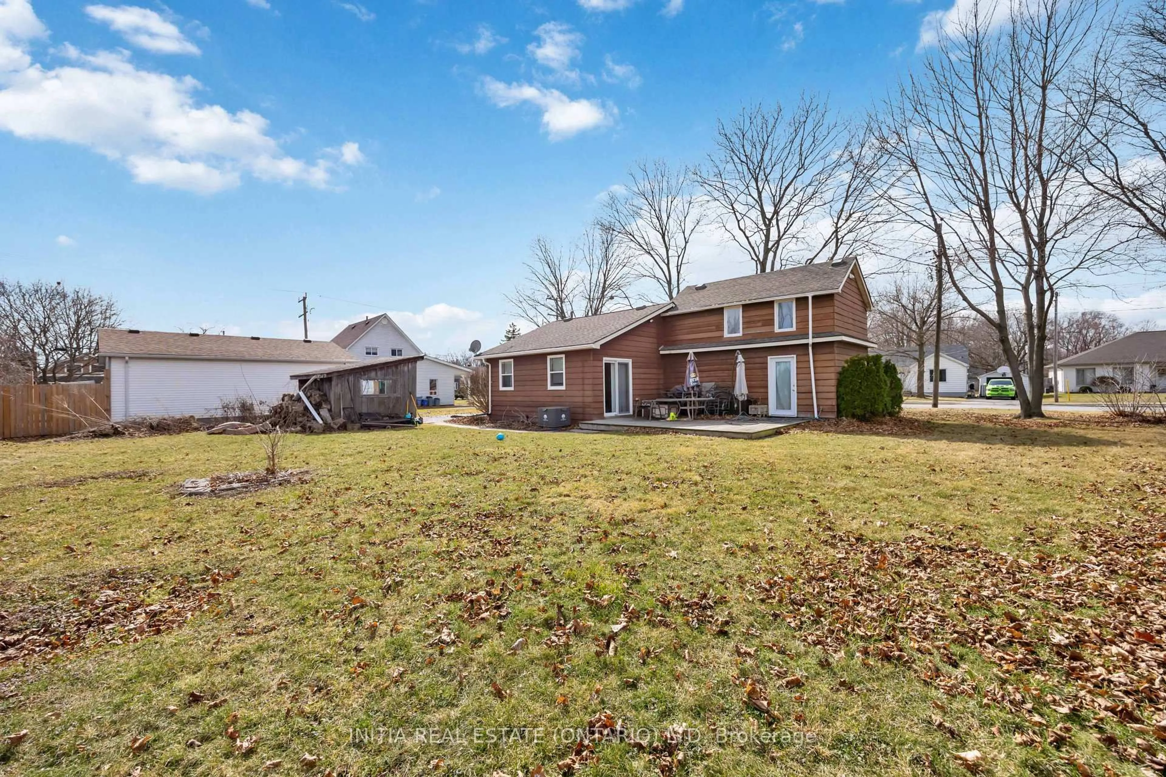A pic from outside/outdoor area/front of a property/back of a property/a pic from drone, unknown for 456 Murray St, St. Clair Ontario N0N 1R0
