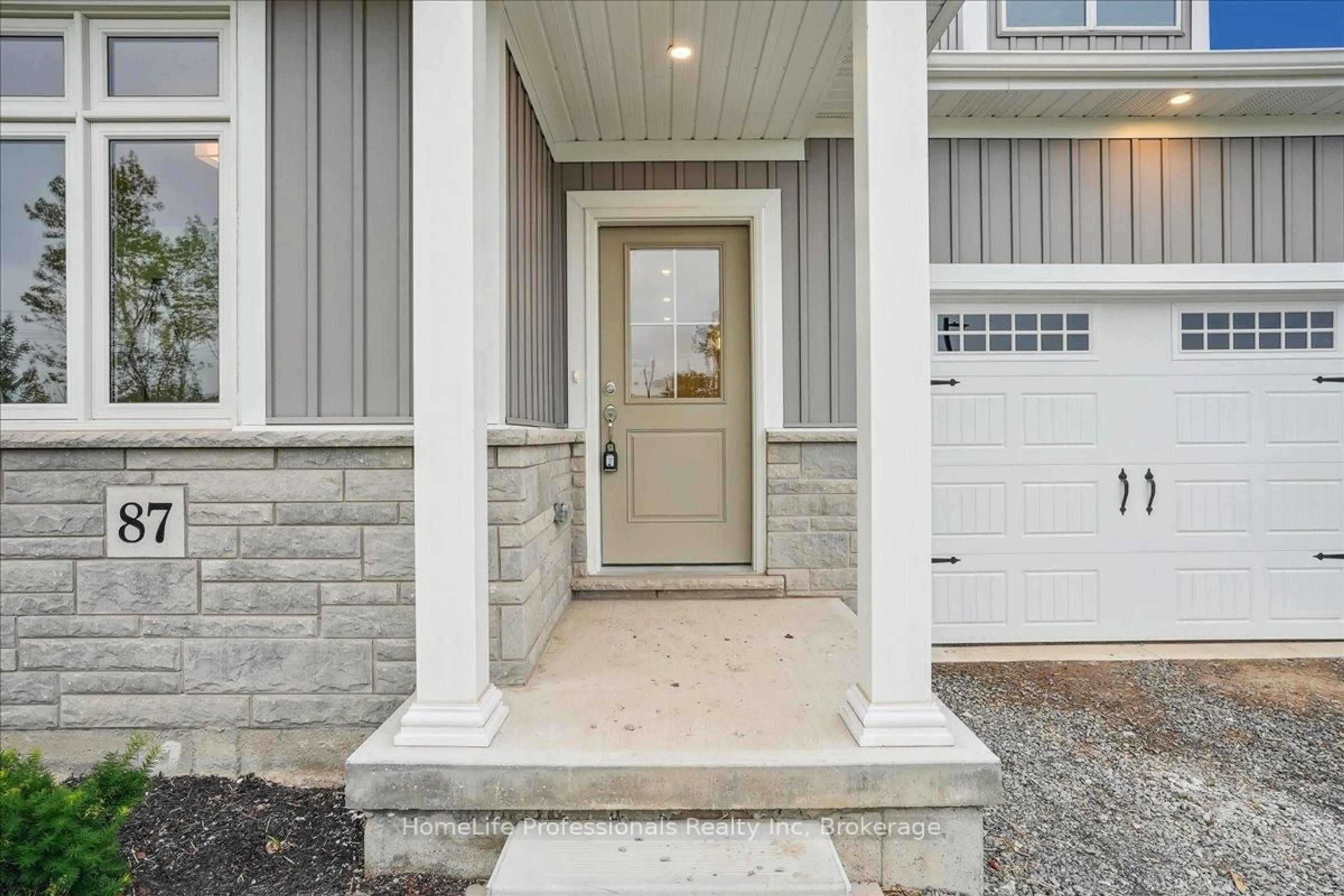 Indoor entryway for 87 Wiley Tr, Welland Ontario L3B 4C5