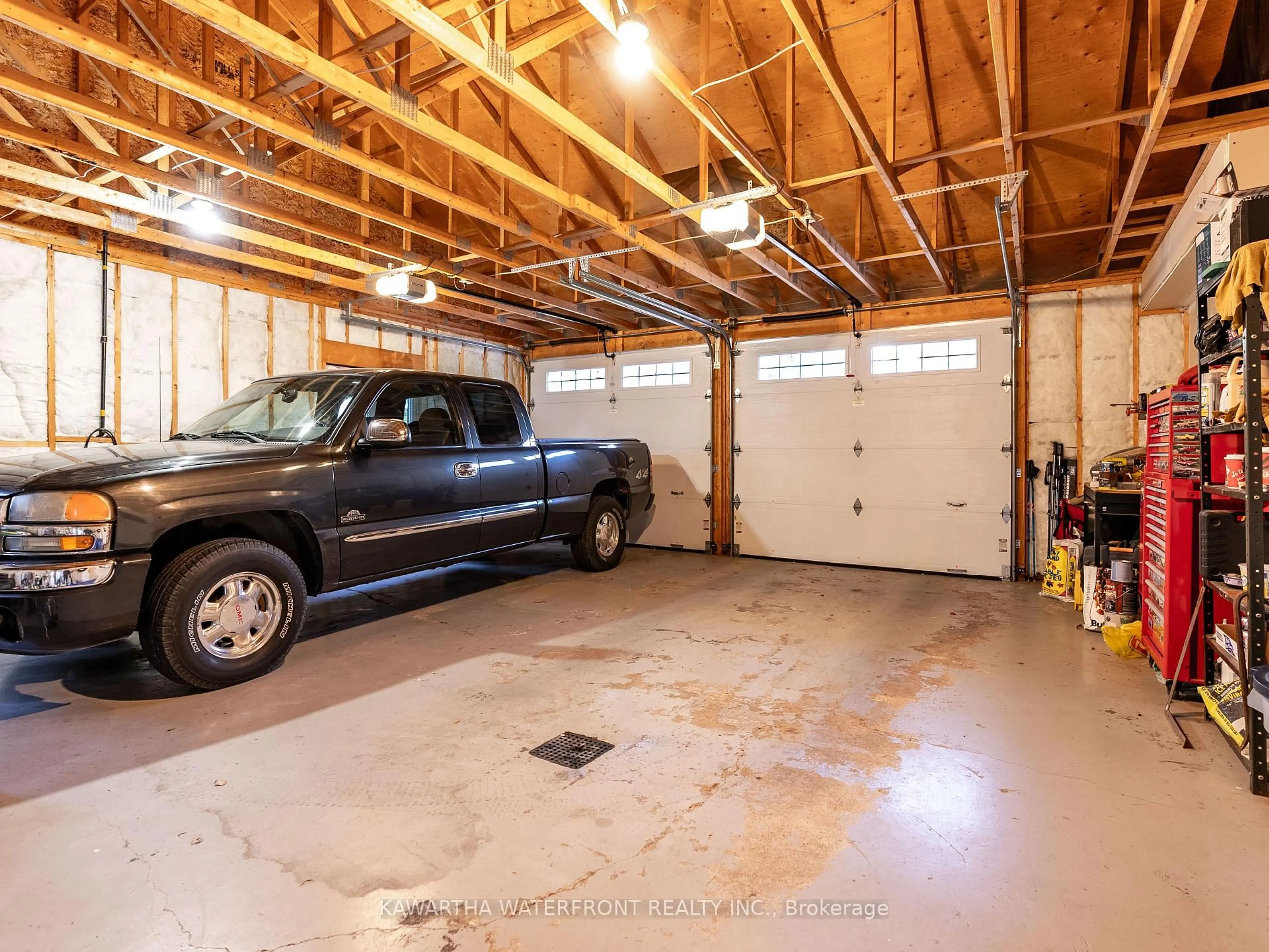 Indoor garage for 33 Northline Rd, Kawartha Lakes Ontario K0M 1N0