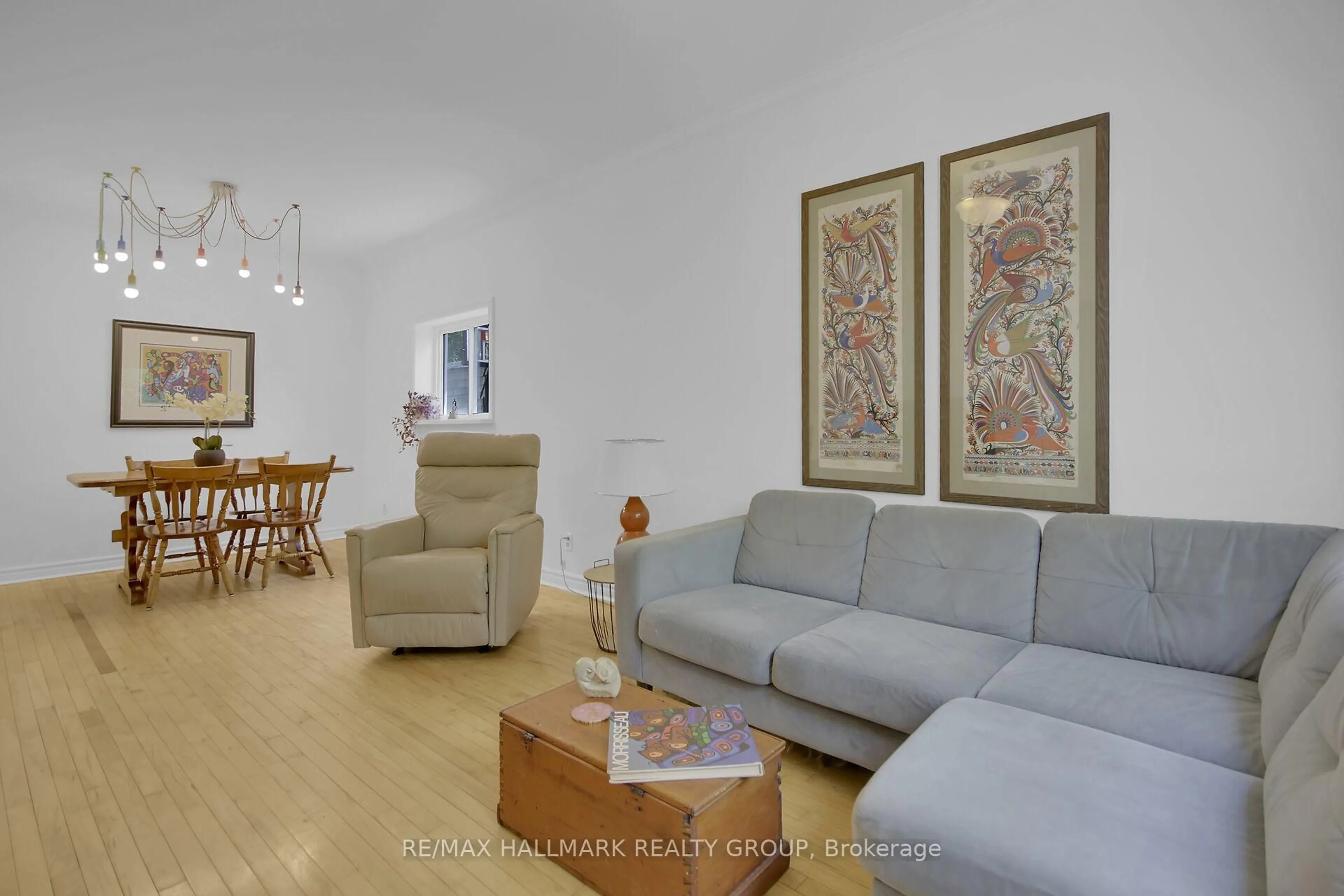 Living room with furniture, unknown for 299 Parkdale Ave, Ottawa Ontario K1Y 1G5