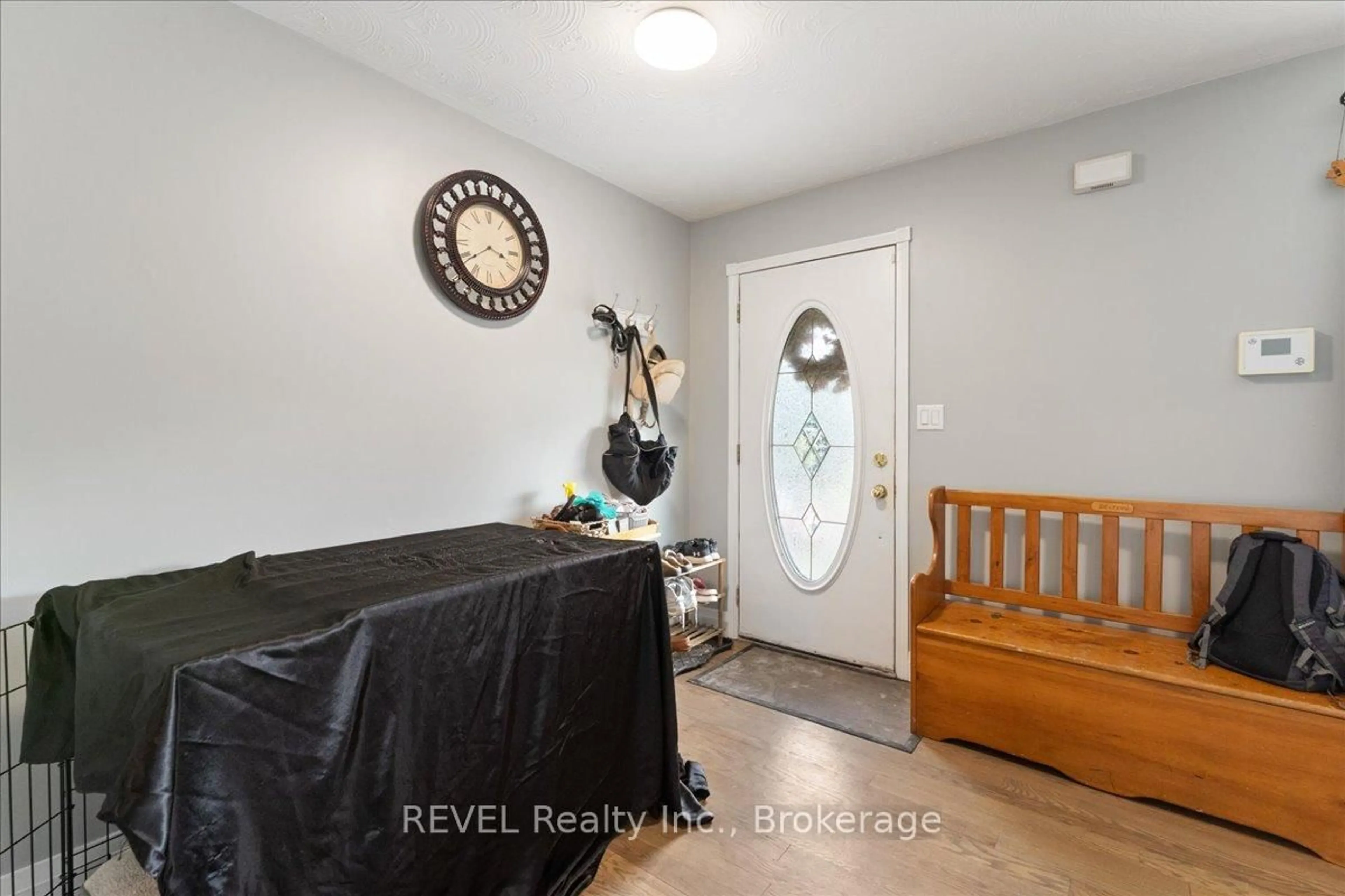 Indoor entryway for 41 Mcanulty Blvd, Hamilton Ontario L8H 3G8
